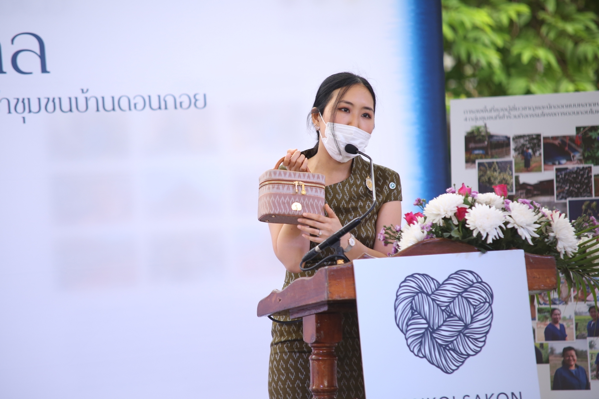 อธิบดี พช. และประธานสภาสตรีแห่งชาติในพระบรมราชินูปถัมภ์  เปิดโครงการพัฒนาผลิตภัณฑ์ผ้าและเครื่องแต่งกายให้เป็น Premium OTOP
