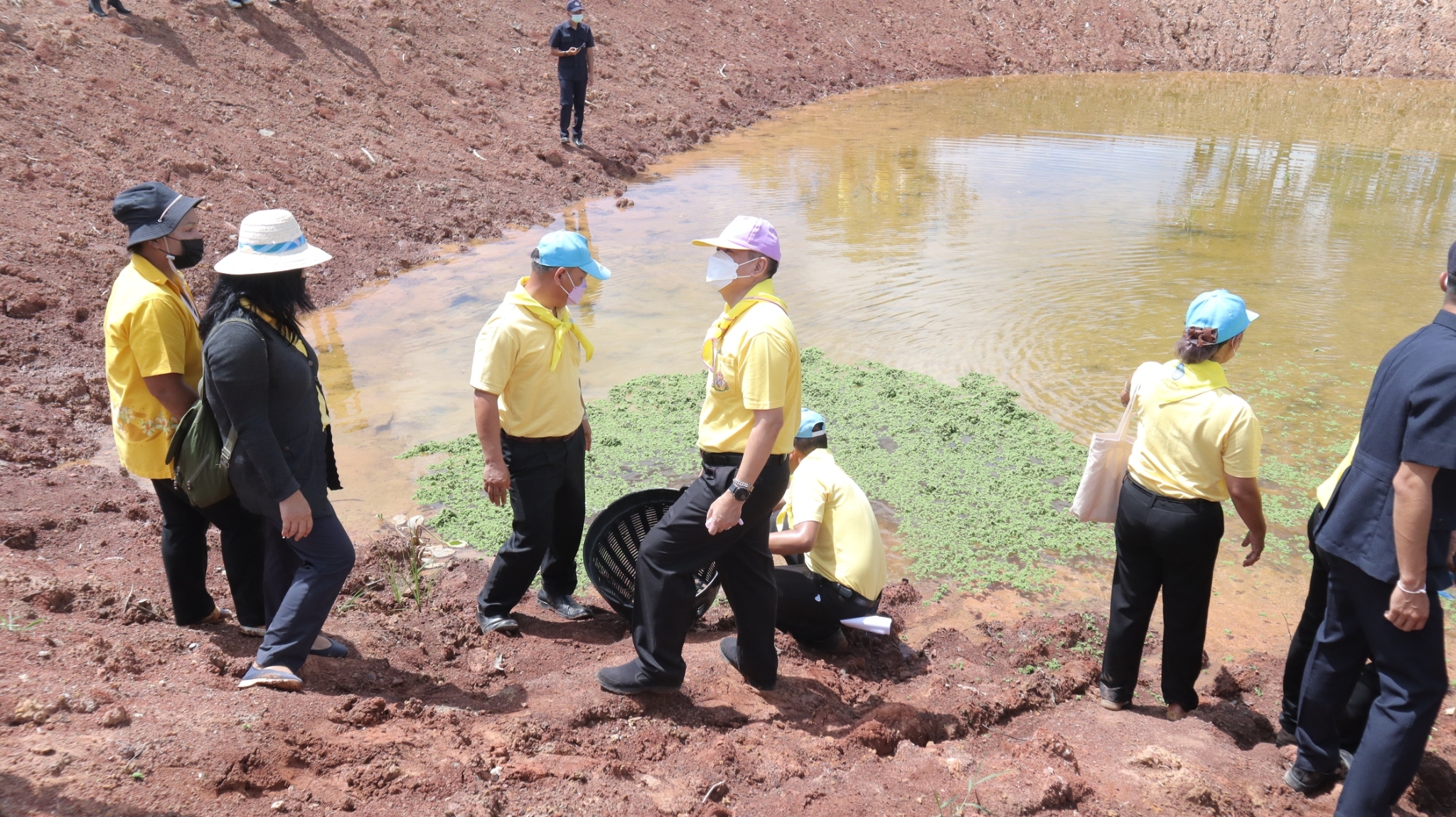 ผู้ว่าราชการจังหวัดสกลนคร เอามื้อสามัคคี CLM “โคก หนอง นา พัฒนาชุมชน”