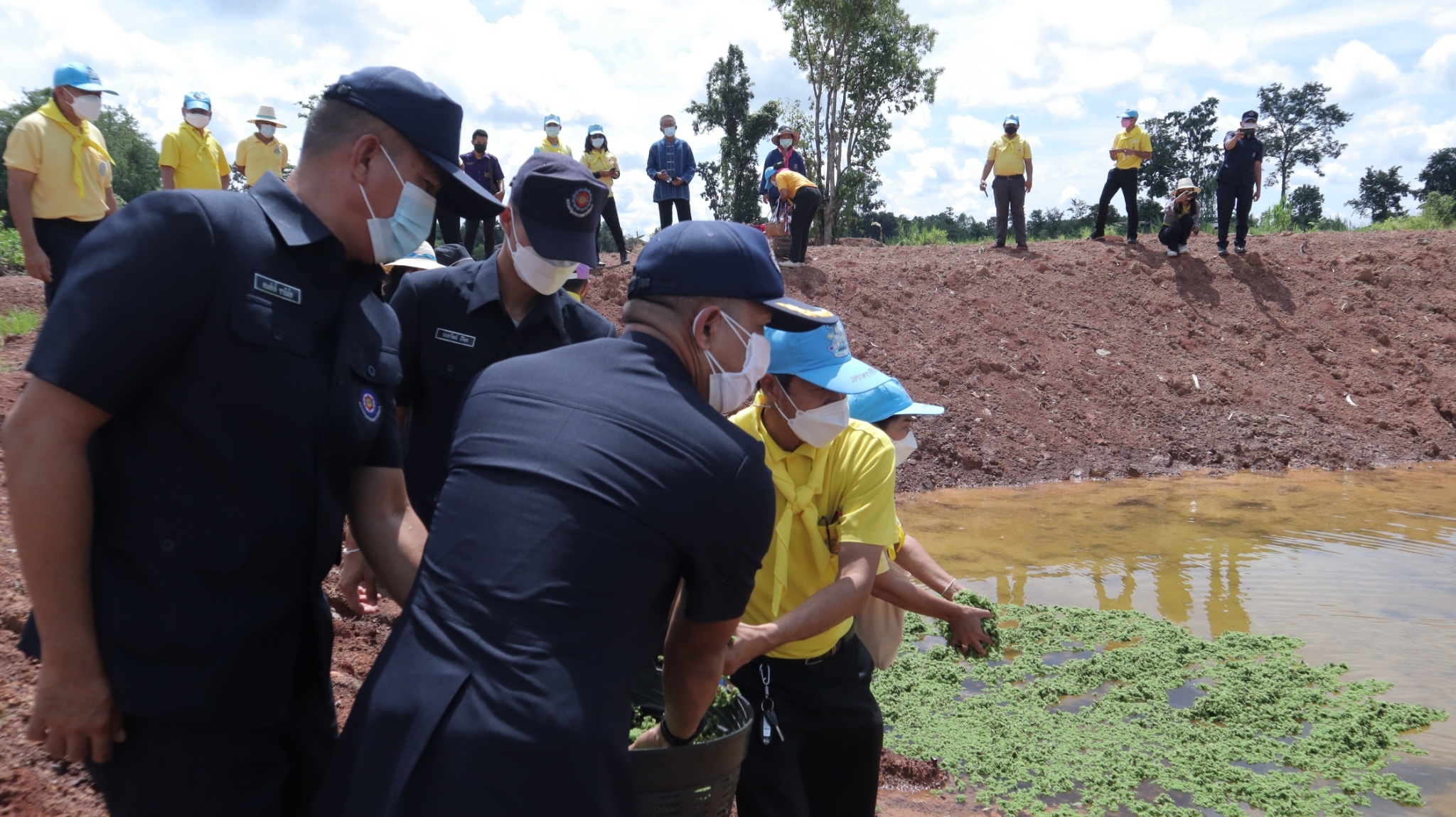 ผู้ว่าราชการจังหวัดสกลนคร เอามื้อสามัคคี CLM “โคก หนอง นา พัฒนาชุมชน”