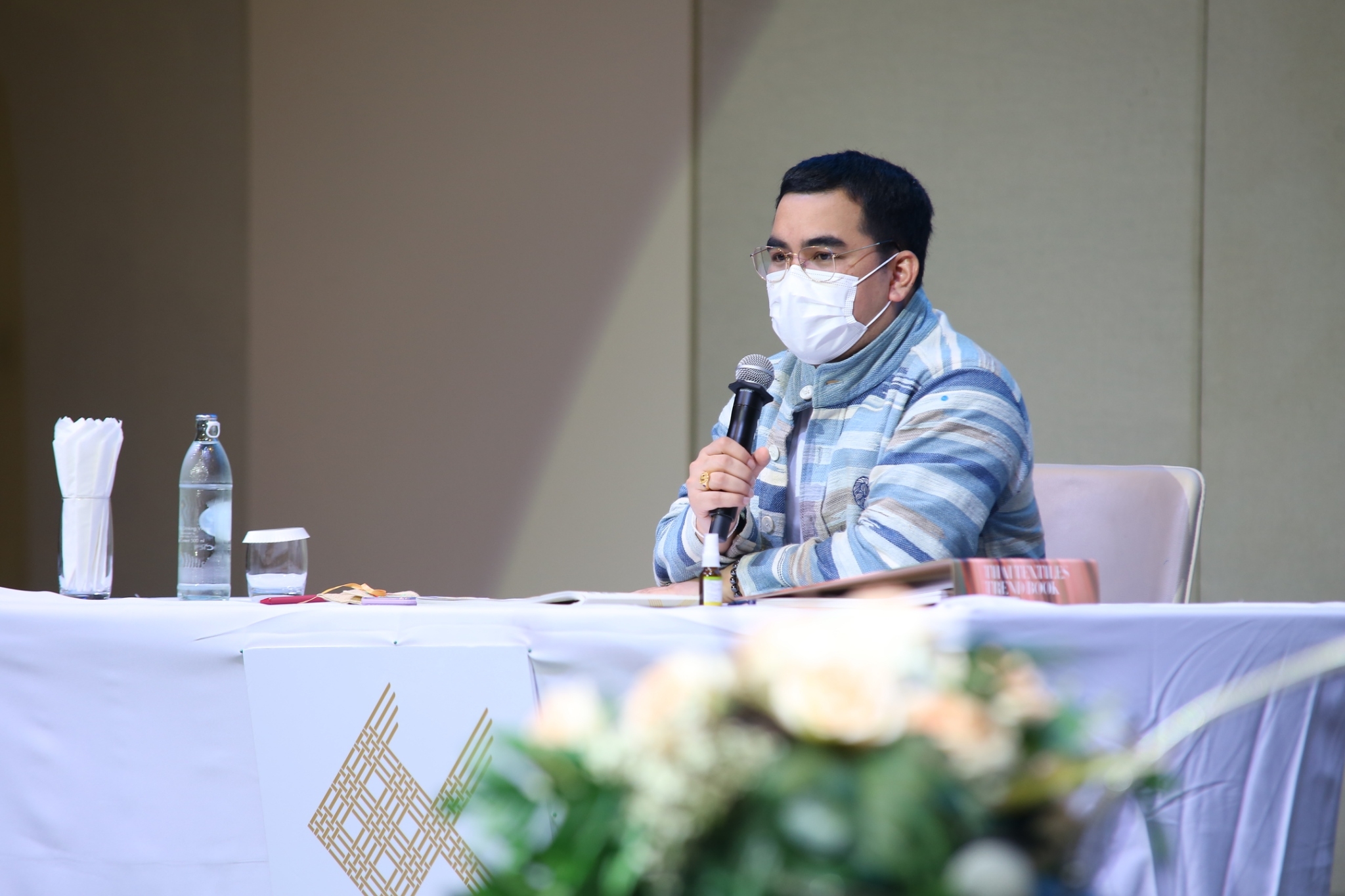 พช.สกลนคร นำผู้ประกอบการพบผู้เชี่ยวชาญด้านผ้าไทย