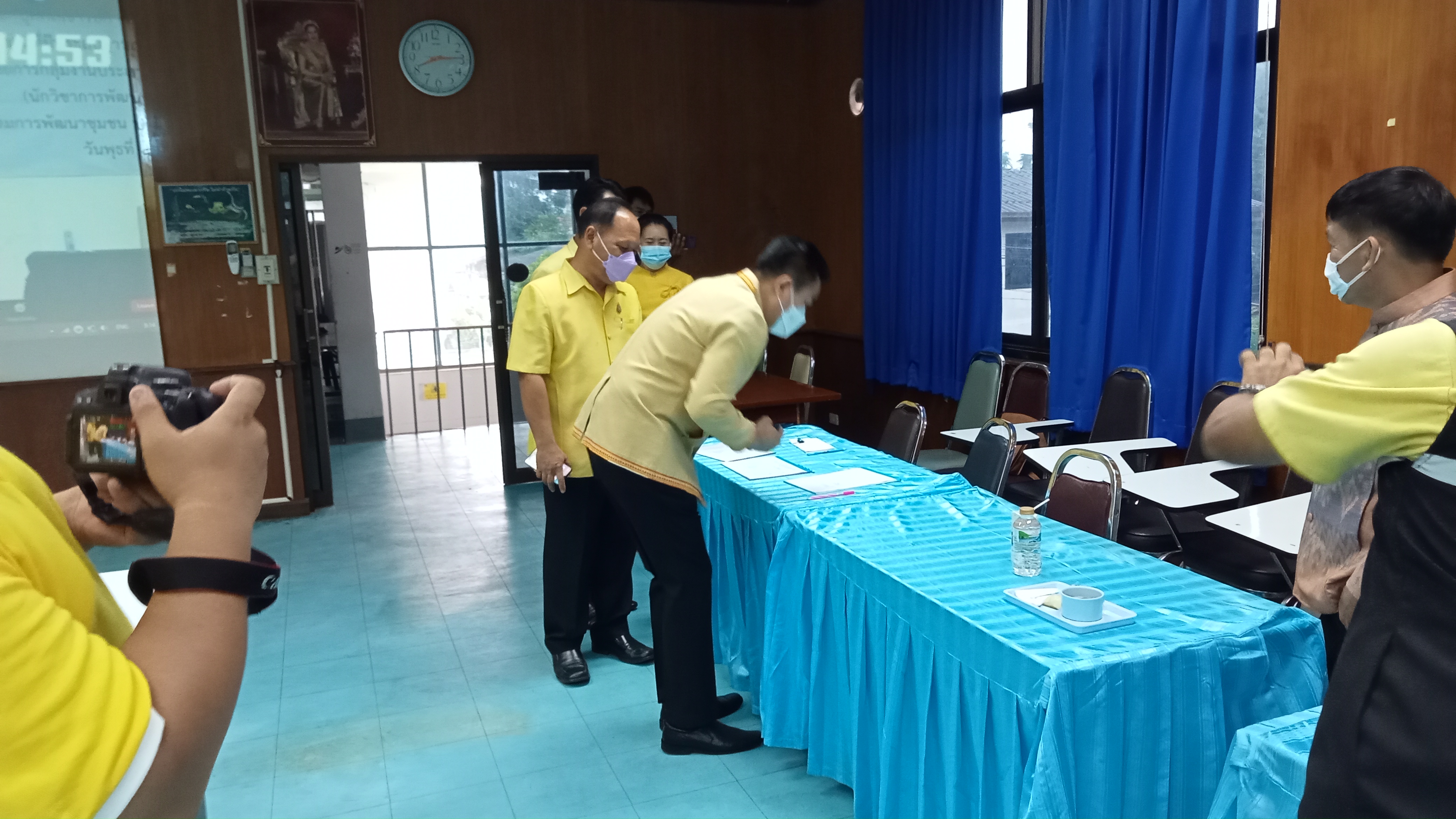 พช.สกลนคร จัดสอบประเมินความรู้ ความสามารถทางวิชาการ (สอบข้อเขียน) ประเภทวิชาการ ระดับชำนาญการพิเศษ ตำแหน่ง ผู้อำนวยการกลุ่มงานประสานและสนับสนุนการบริหารงานพัฒนาชุมชน ประจำปีงบประมาณ พ.ศ.2564