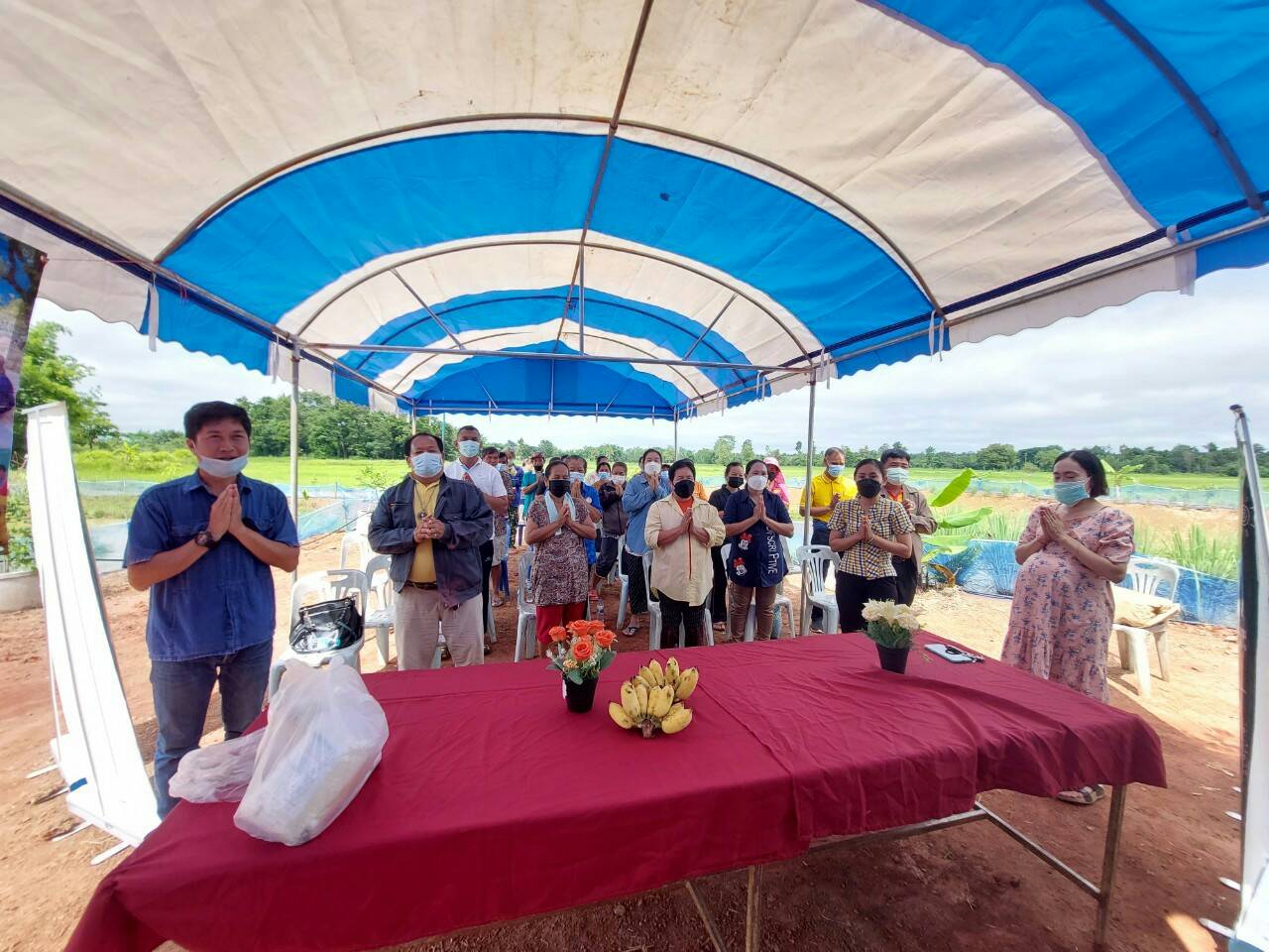 พช.วานรนิวาส : จัดกิจกรรมเอามื้อสามัคคี “โคก หนอง นา พช”