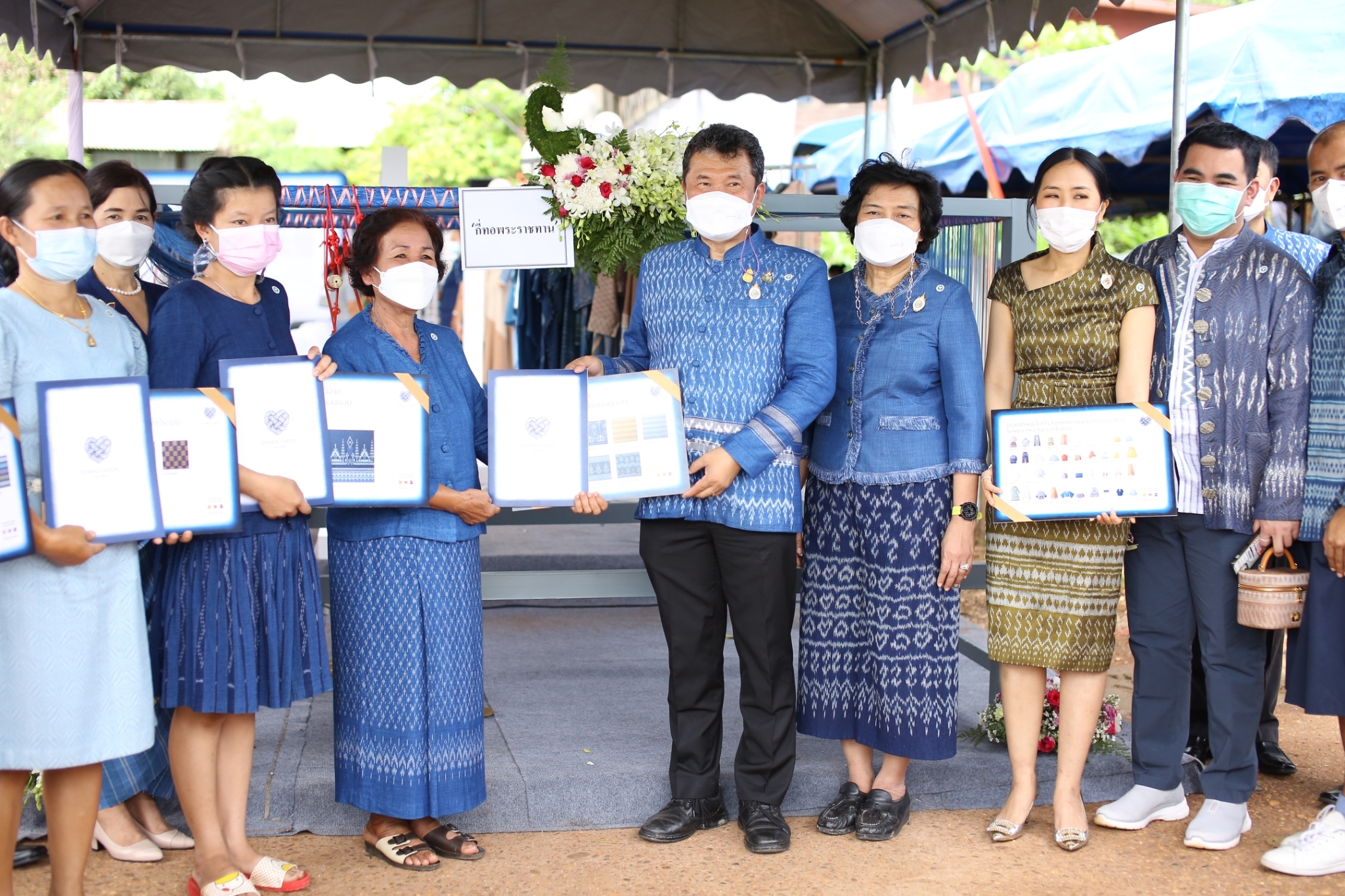 อธิบดี พช. และประธานสภาสตรีแห่งชาติในพระบรมราชินูปถัมภ์  เปิดโครงการพัฒนาผลิตภัณฑ์ผ้าและเครื่องแต่งกายให้เป็น Premium OTOP