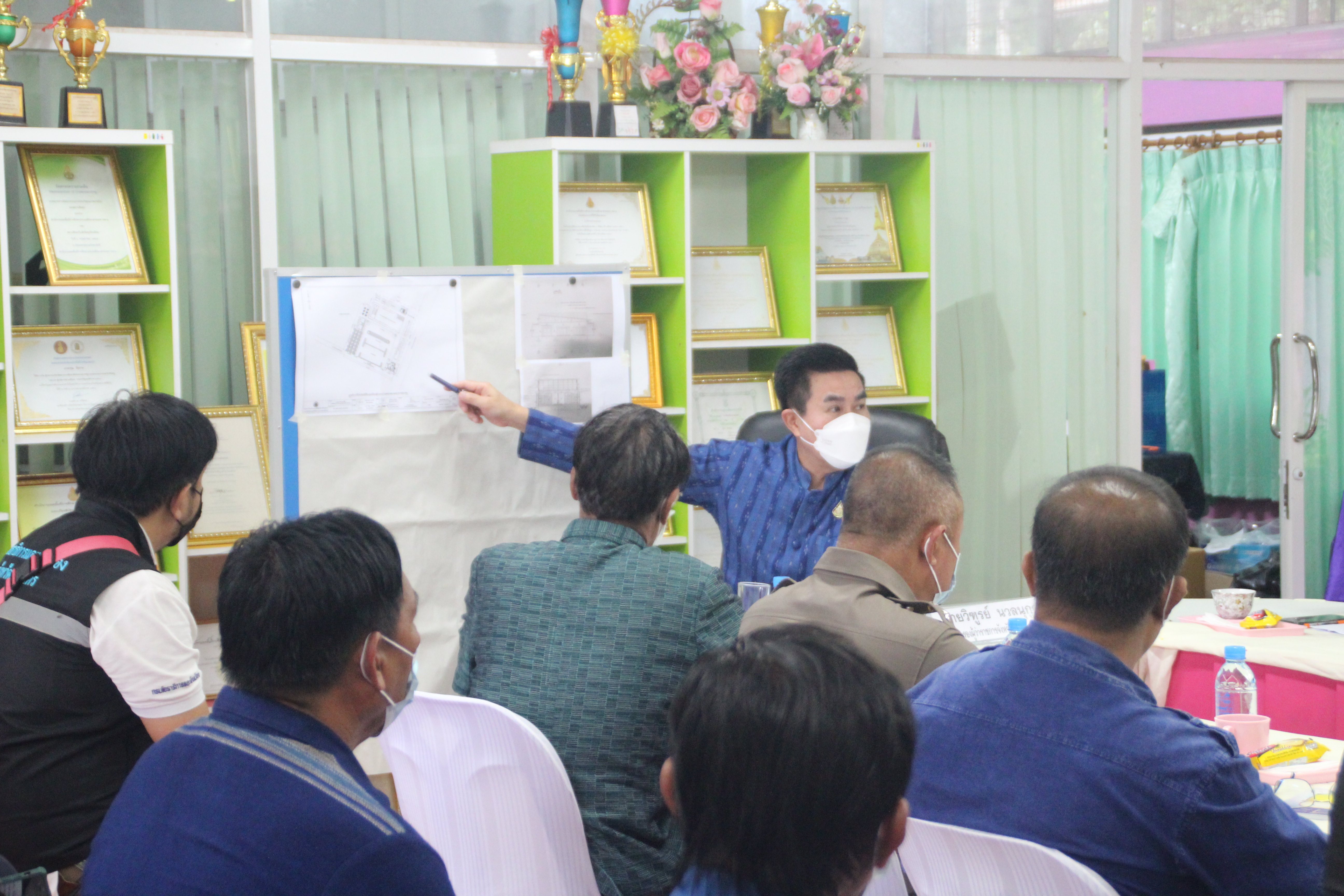 พช.สกลนคร : ร่วมประชุมการขับเคลื่อนโครงการก่อสร้างศูนย์เรียนรู้ผ้าย้อมคราม “วิชชาลัยดอนกอย วิถีแห่งการพัฒนาที่ยั่งยืน”