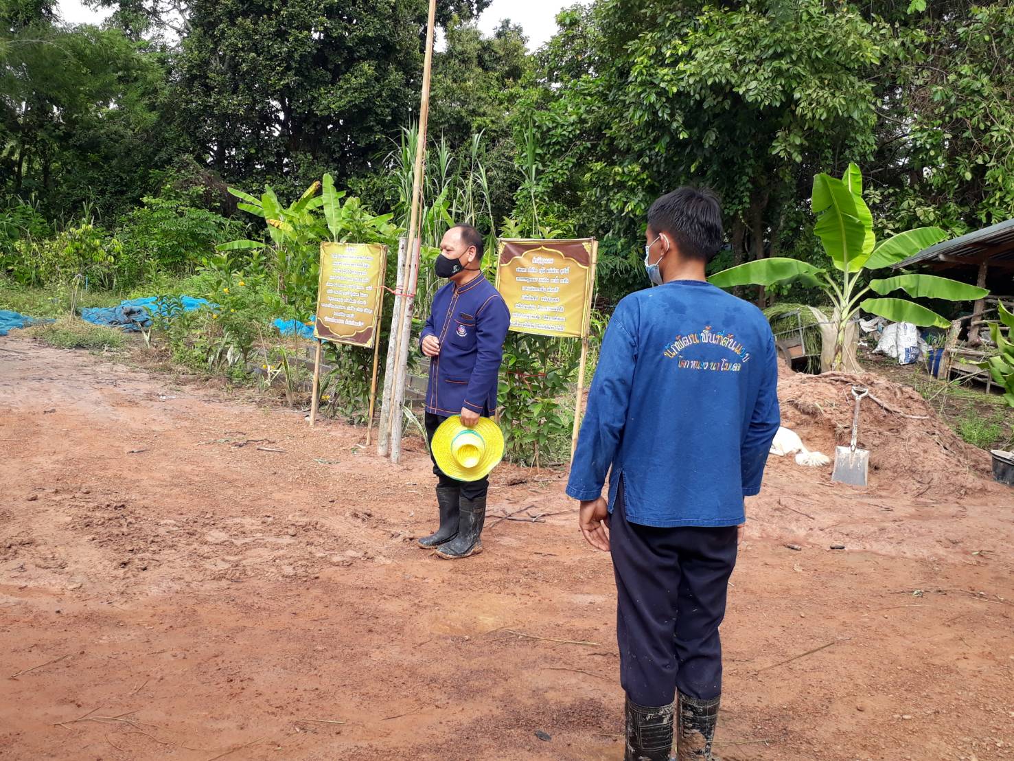 พช.สกลนคร : เอามื้อสามัคคี “โคก หนอง นา พช.” คุณขนิษฐา จิตรเจริญ