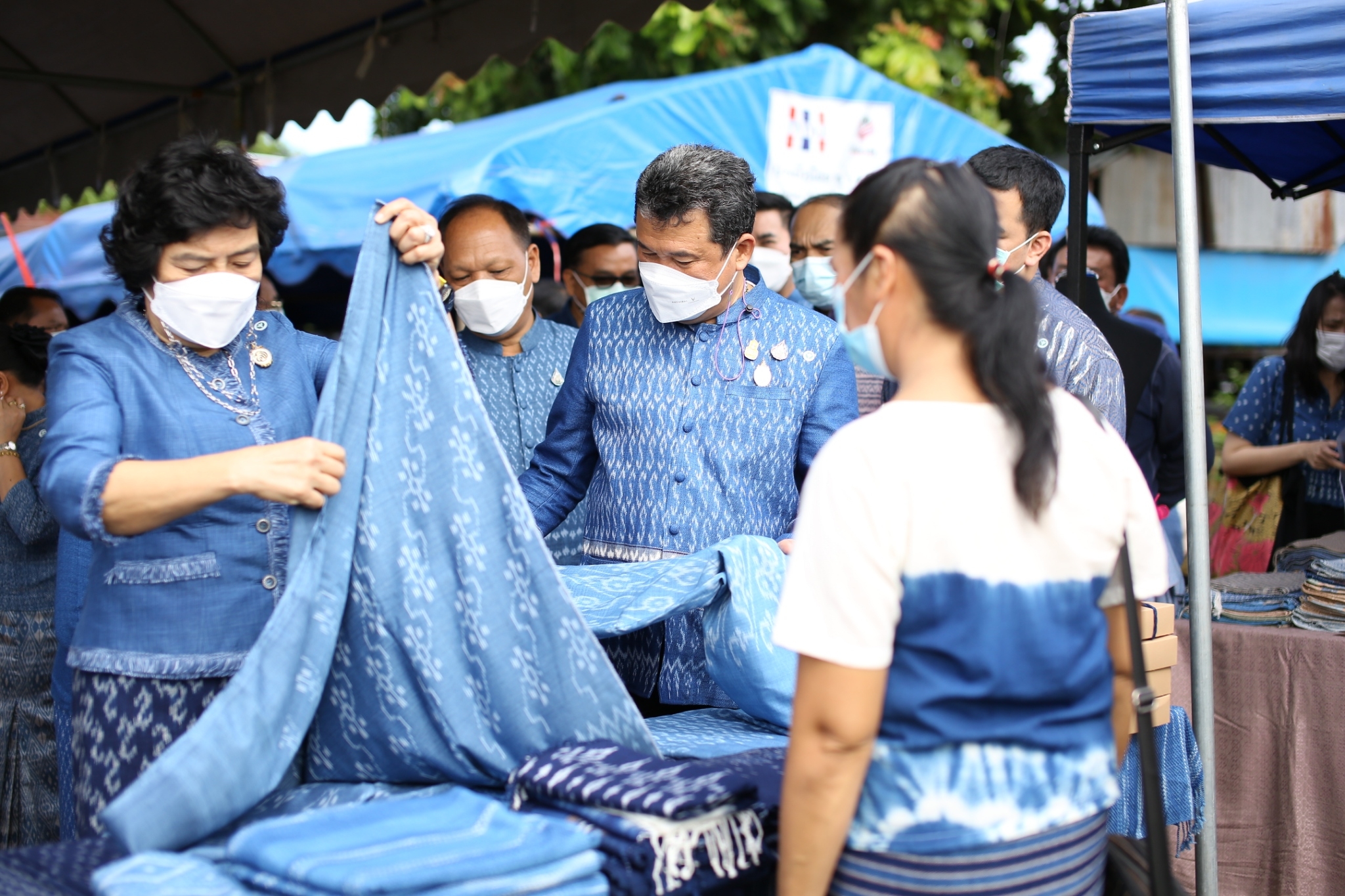 อธิบดี พช. และประธานสภาสตรีแห่งชาติในพระบรมราชินูปถัมภ์  เปิดโครงการพัฒนาผลิตภัณฑ์ผ้าและเครื่องแต่งกายให้เป็น Premium OTOP
