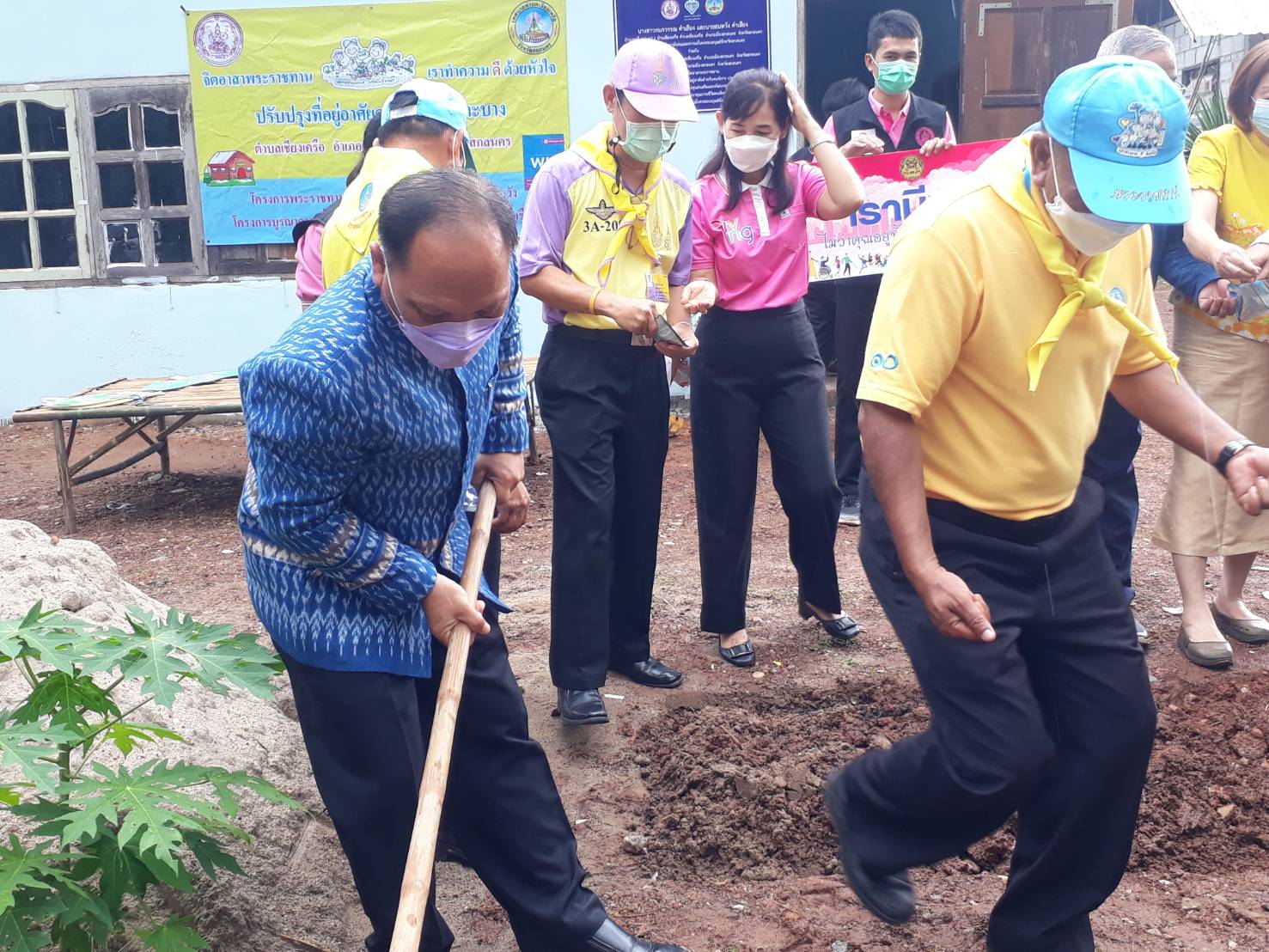 พจ.สกลนคร : มอบเงินกองทุนพัฒนาเด็กชนบท ในพระราชูปถัมภ์สมเด็จพระเทพรัตนราชสุดาฯ สยามบรมราชกุมารี