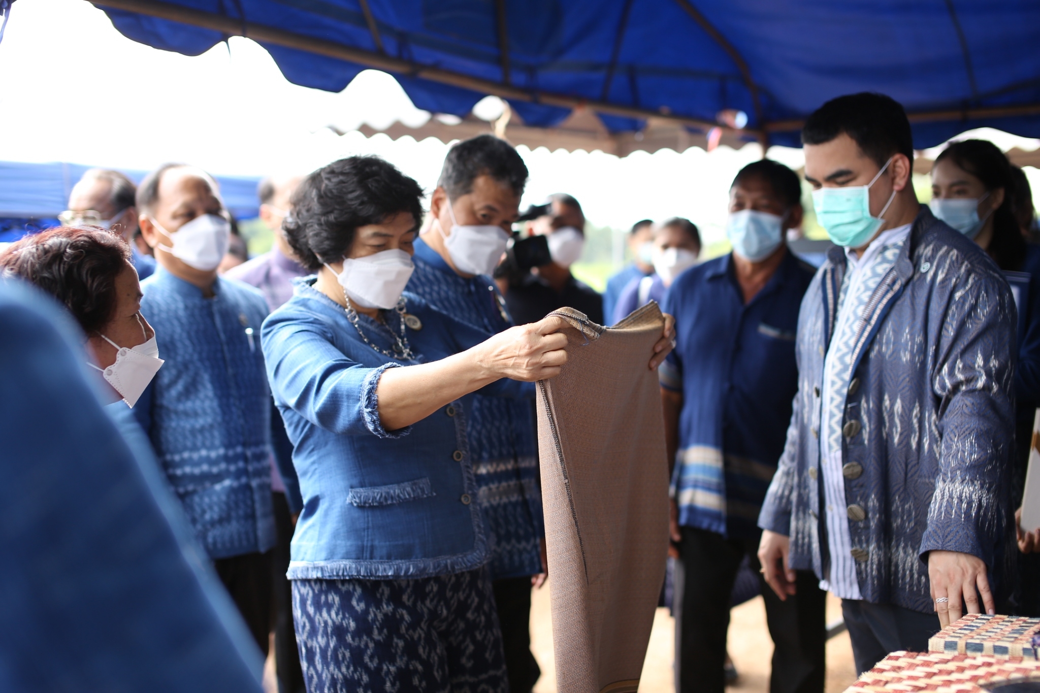 อธิบดี พช. และประธานสภาสตรีแห่งชาติในพระบรมราชินูปถัมภ์  เปิดโครงการพัฒนาผลิตภัณฑ์ผ้าและเครื่องแต่งกายให้เป็น Premium OTOP
