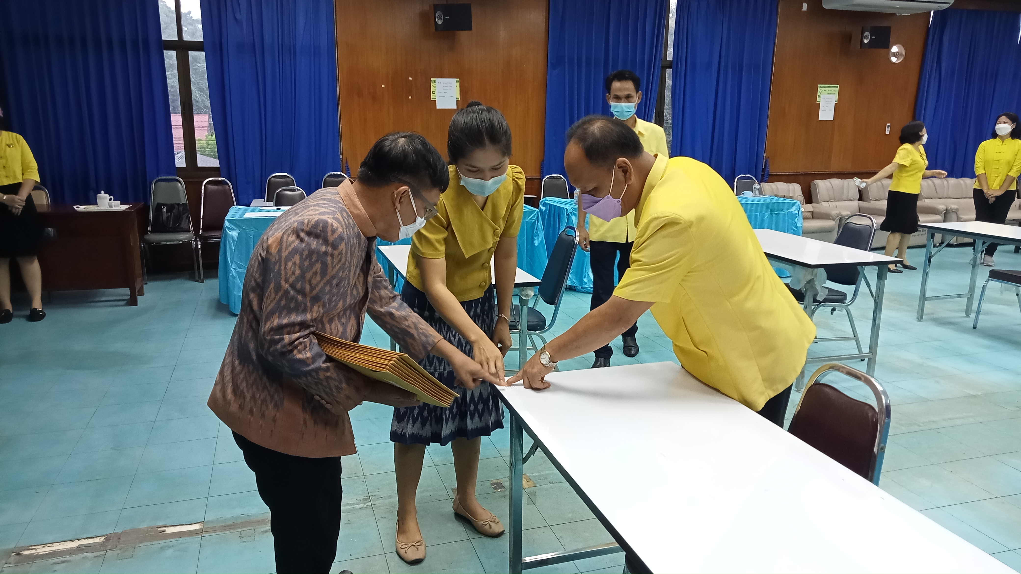 พช.สกลนคร จัดสอบประเมินความรู้ ความสามารถทางวิชาการ (สอบข้อเขียน) ประเภทวิชาการ ระดับชำนาญการพิเศษ ตำแหน่ง ผู้อำนวยการกลุ่มงานประสานและสนับสนุนการบริหารงานพัฒนาชุมชน ประจำปีงบประมาณ พ.ศ.2564