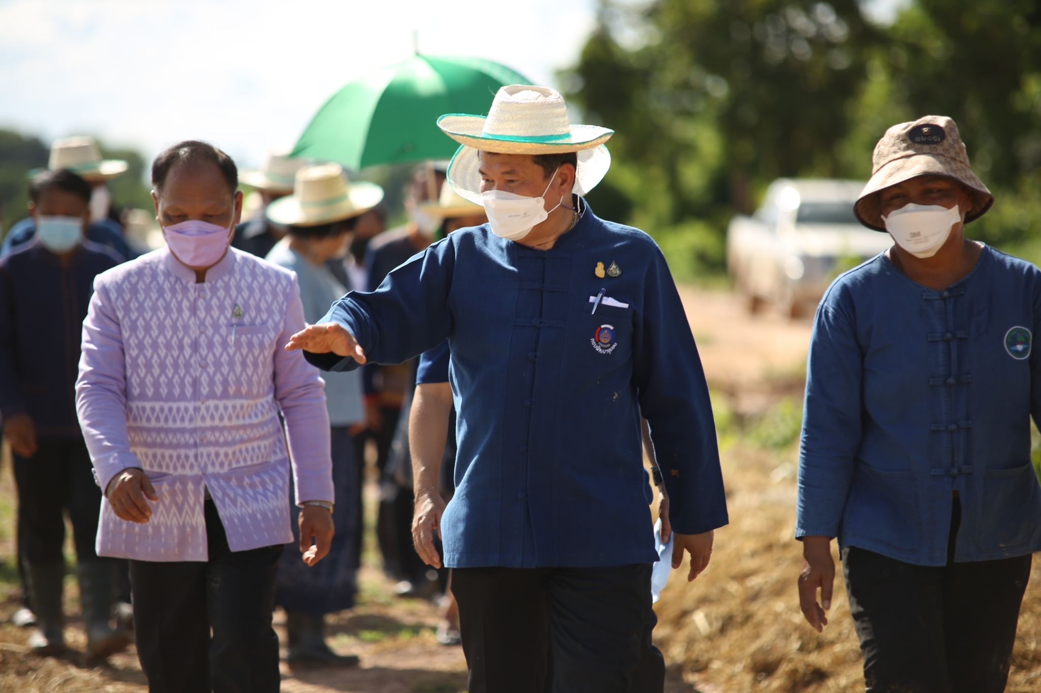 อธิบดี พช. และประธานสภาสตรีแห่งชาติ ในพระบรมราชินูปถัมภ์ เยี่ยมชมแปลง “โคก หนอง นา พช.” สกลนคร
