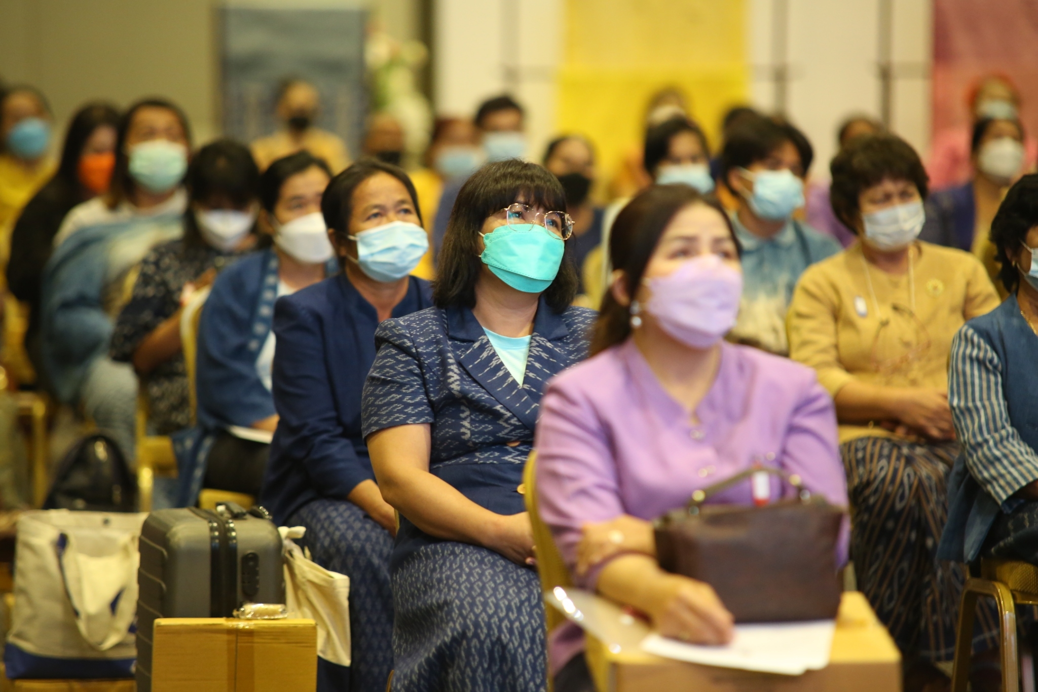 พช.สกลนคร นำผู้ประกอบการพบผู้เชี่ยวชาญด้านผ้าไทย