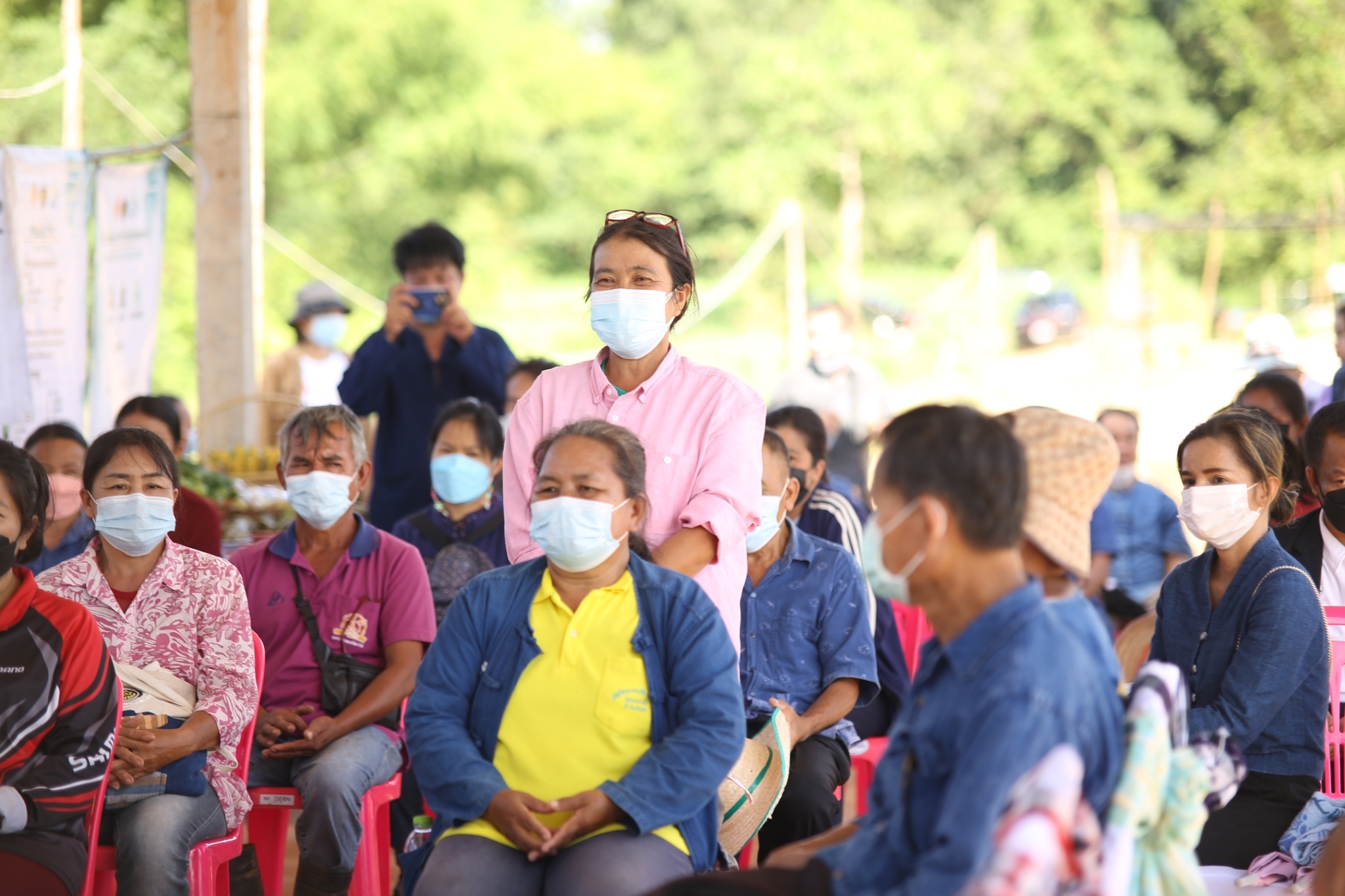 อธิบดี พช. และประธานสภาสตรีแห่งชาติ ในพระบรมราชินูปถัมภ์ เยี่ยมชมแปลง “โคก หนอง นา พช.” สกลนคร