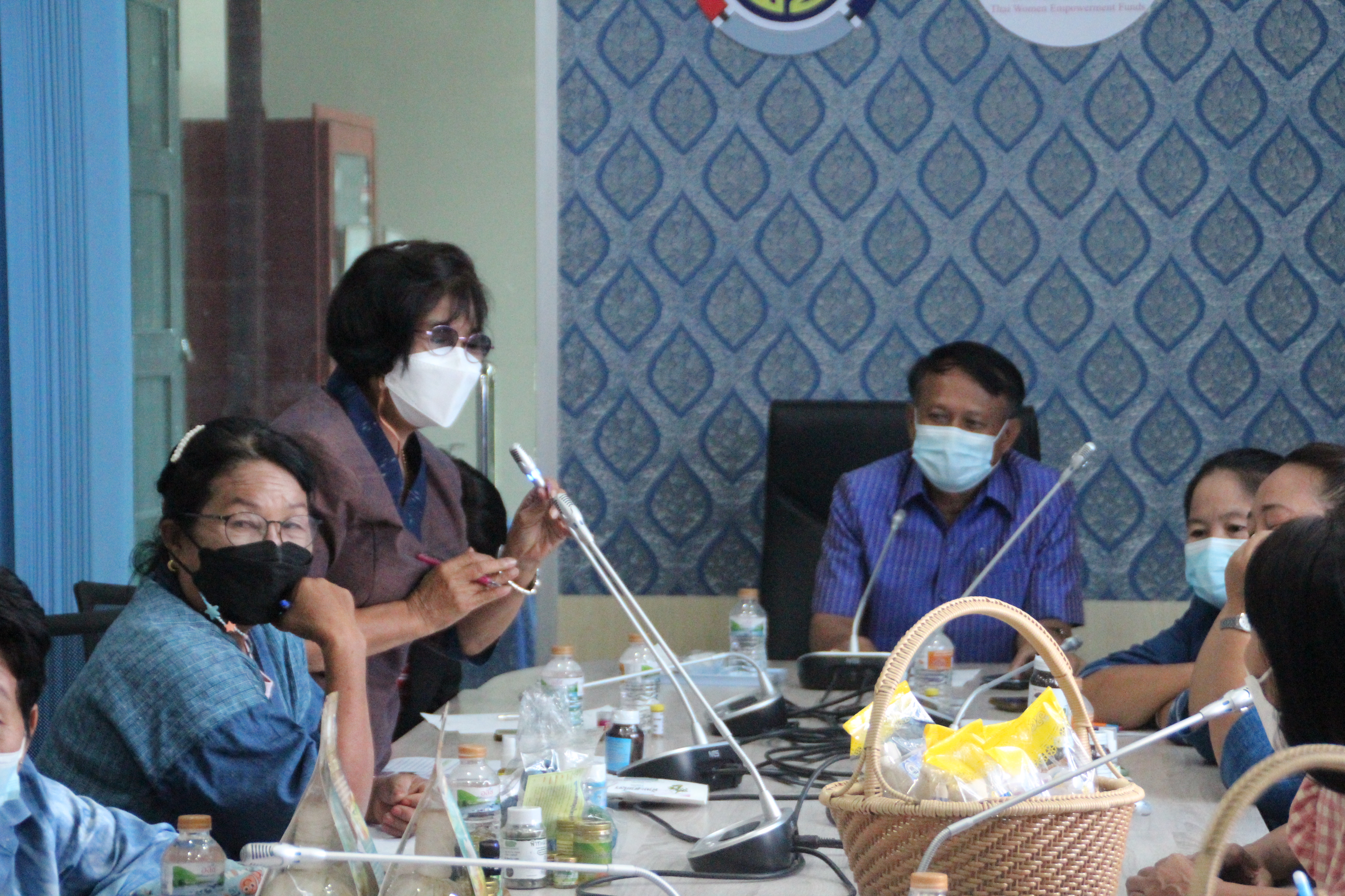 พช.สกลนคร : ดำเนินโครงการพัฒนาผลิตภัณฑ์ OTOP ไทย สู้ภัย COVID -19