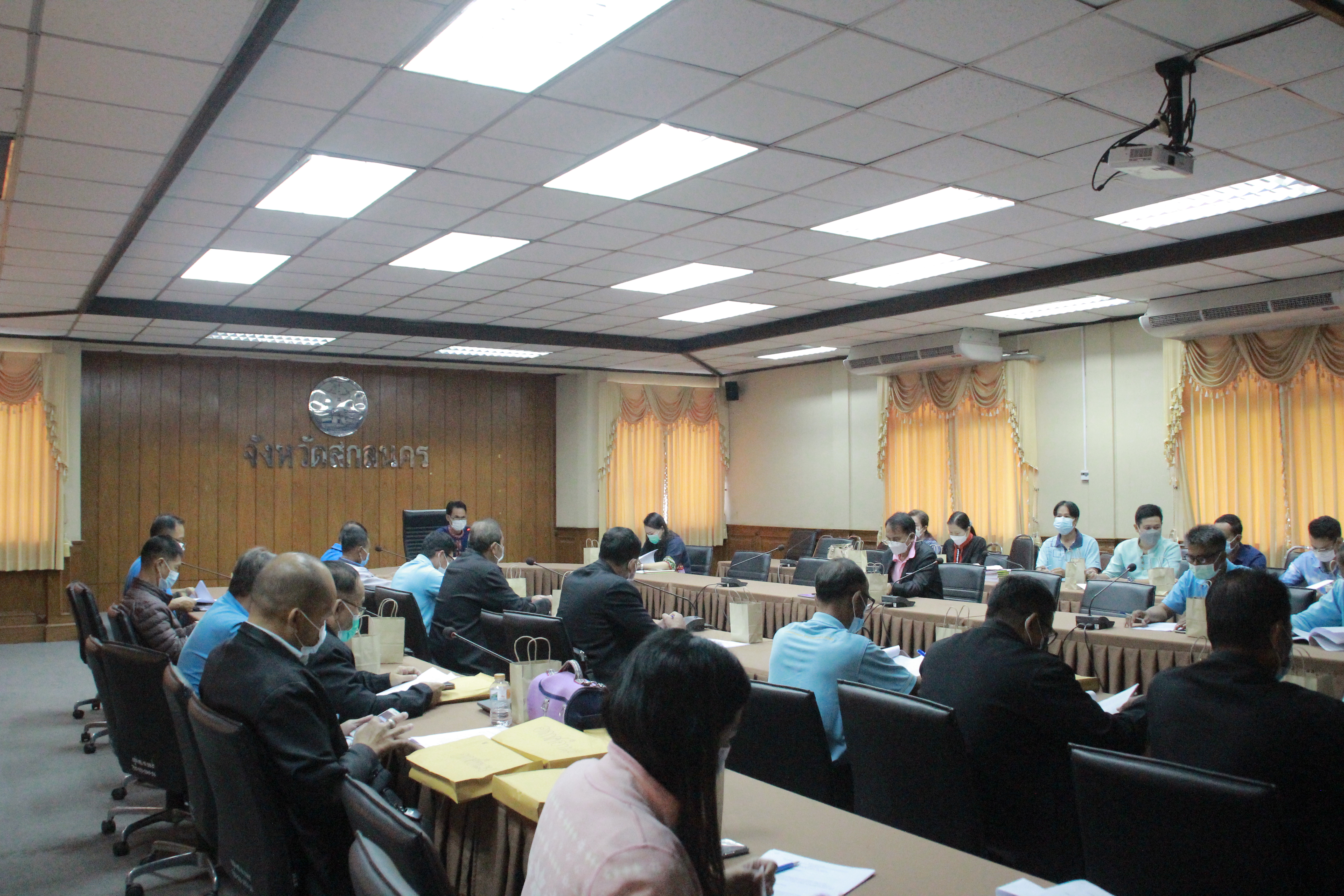 พช.สกลนคร : ประชุมเจ้าหน้าที่พัฒนาชุมชนและคณะกรรมการเครือข่ายกองทุนแม่ของแผ่นดินจังหวัดสกลนคร