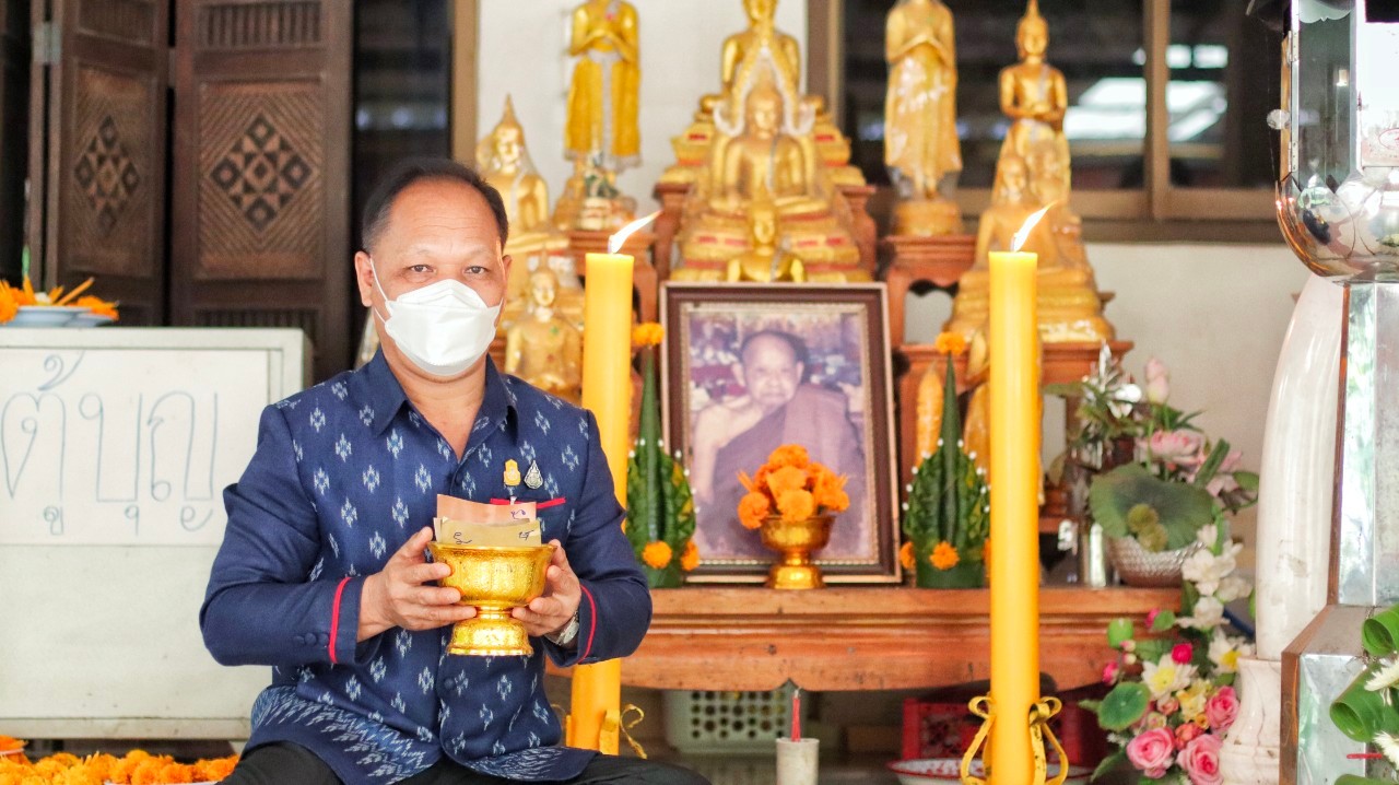 พช.สกลนคร : เข้ากราบนมัสการพระเกจิอาจารย์ประกอบพิธีเมตตาจารแผ่นเงิน แผ่นทองแดง และแผ่นทองเหลือง เพื่อเป็นสิริมงคลและนำไปใช้จัดสร้าง “พระพุทธพัฒนปชานาถ” เนื่องในโอกาส ครบรอบ 60 ปี แห่งการสถาปนา กรมการพัฒนาชุมชน