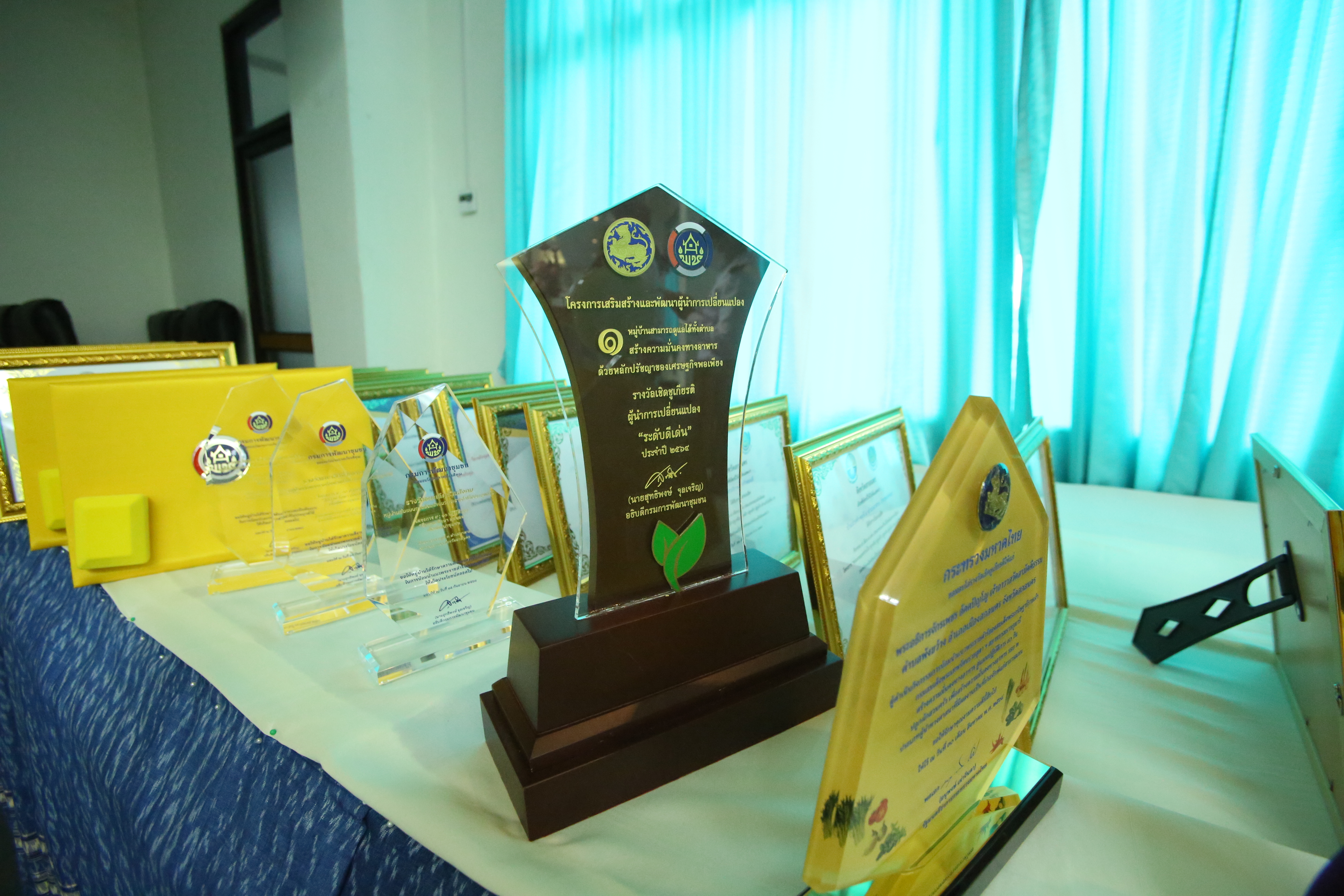 จังหวัดสกลนคร : จัดงานมหกรรมรวมพลังคนดีแห่งแผ่นดินและเชิดชูเกียรติกิจกรรมเครือข่ายพัฒนาชุมชนดีเด่น ประจำปี 2564