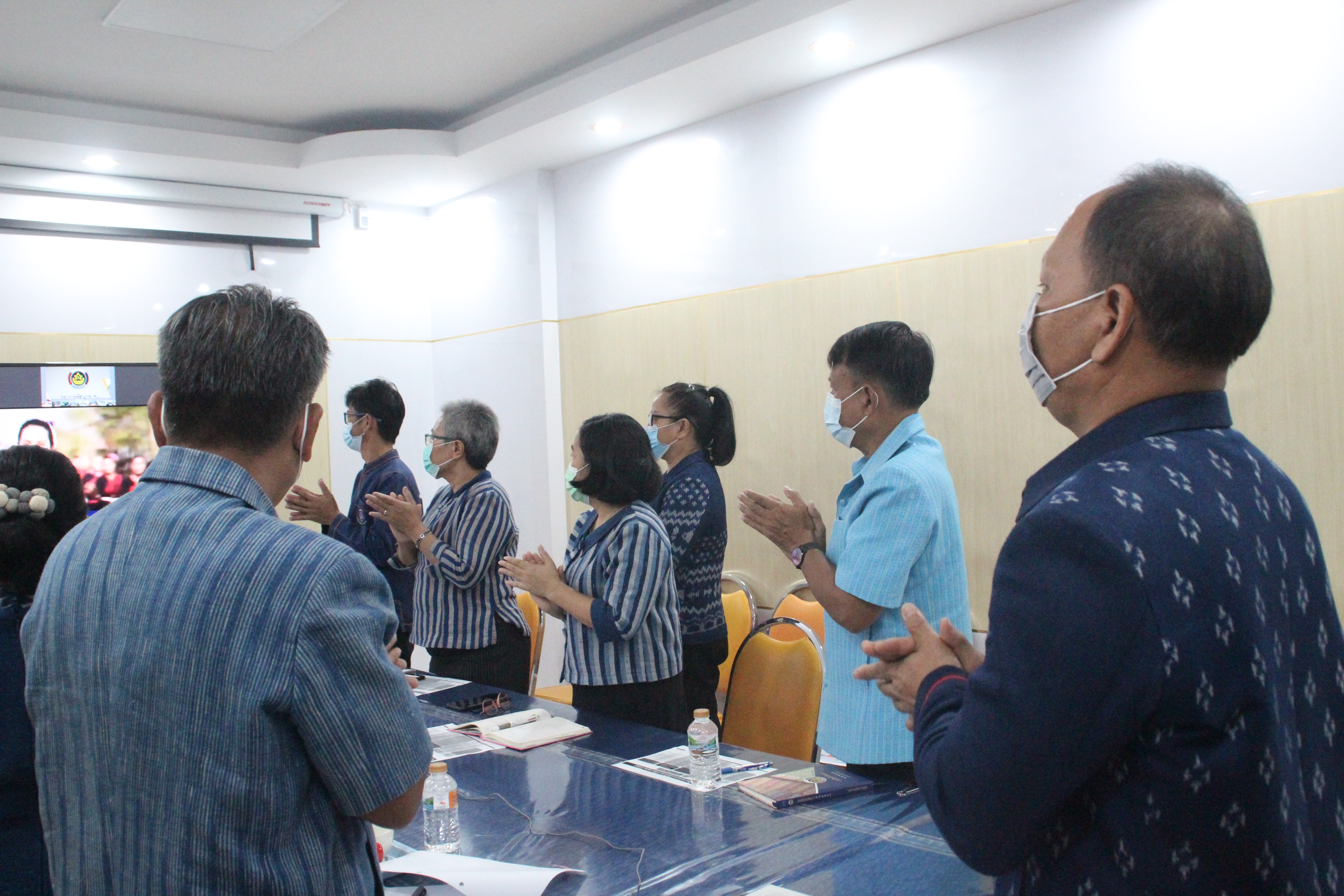 พช.สกลนคร : ร่วมประชุมมอบนโยบายการขับเคลื่อนงานพัฒนาชุมชน ประจำปี 2565