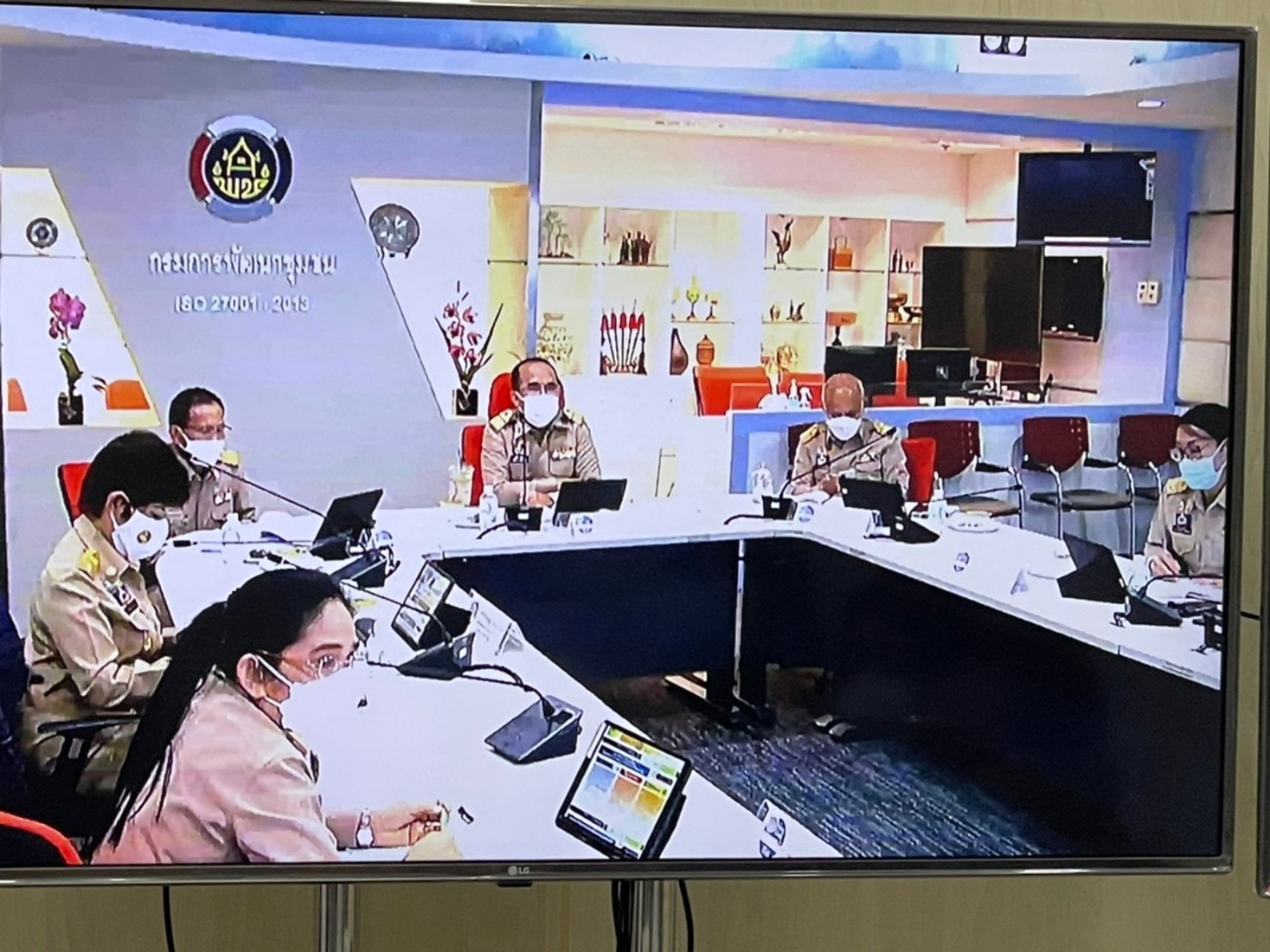 พช.สกลนคร : ร่วมการประชุมกรมการพัฒนาชุมชน ครั้งที่ 10/2564 ผ่านระบบ Conference