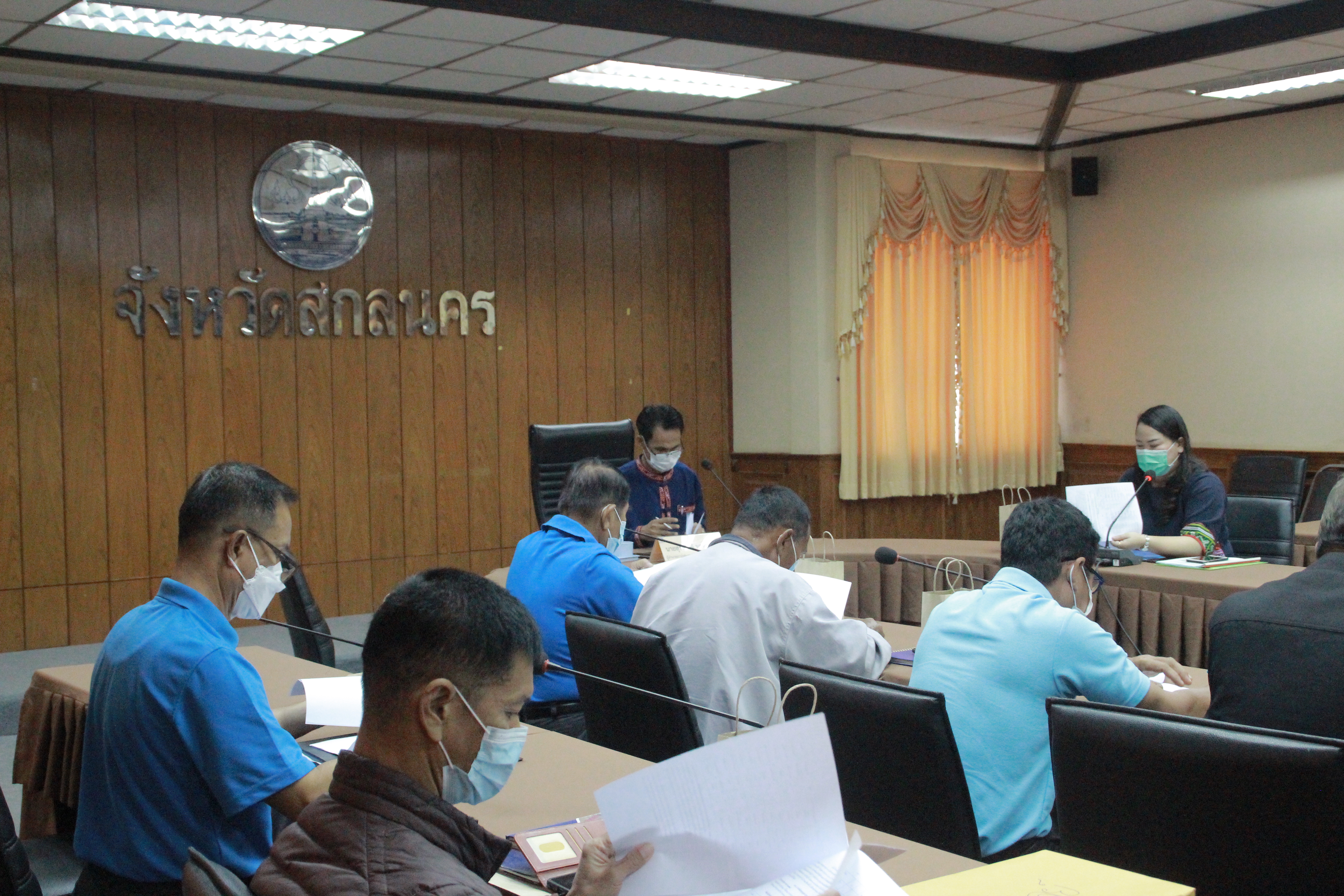 พช.สกลนคร : ประชุมเจ้าหน้าที่พัฒนาชุมชนและคณะกรรมการเครือข่ายกองทุนแม่ของแผ่นดินจังหวัดสกลนคร