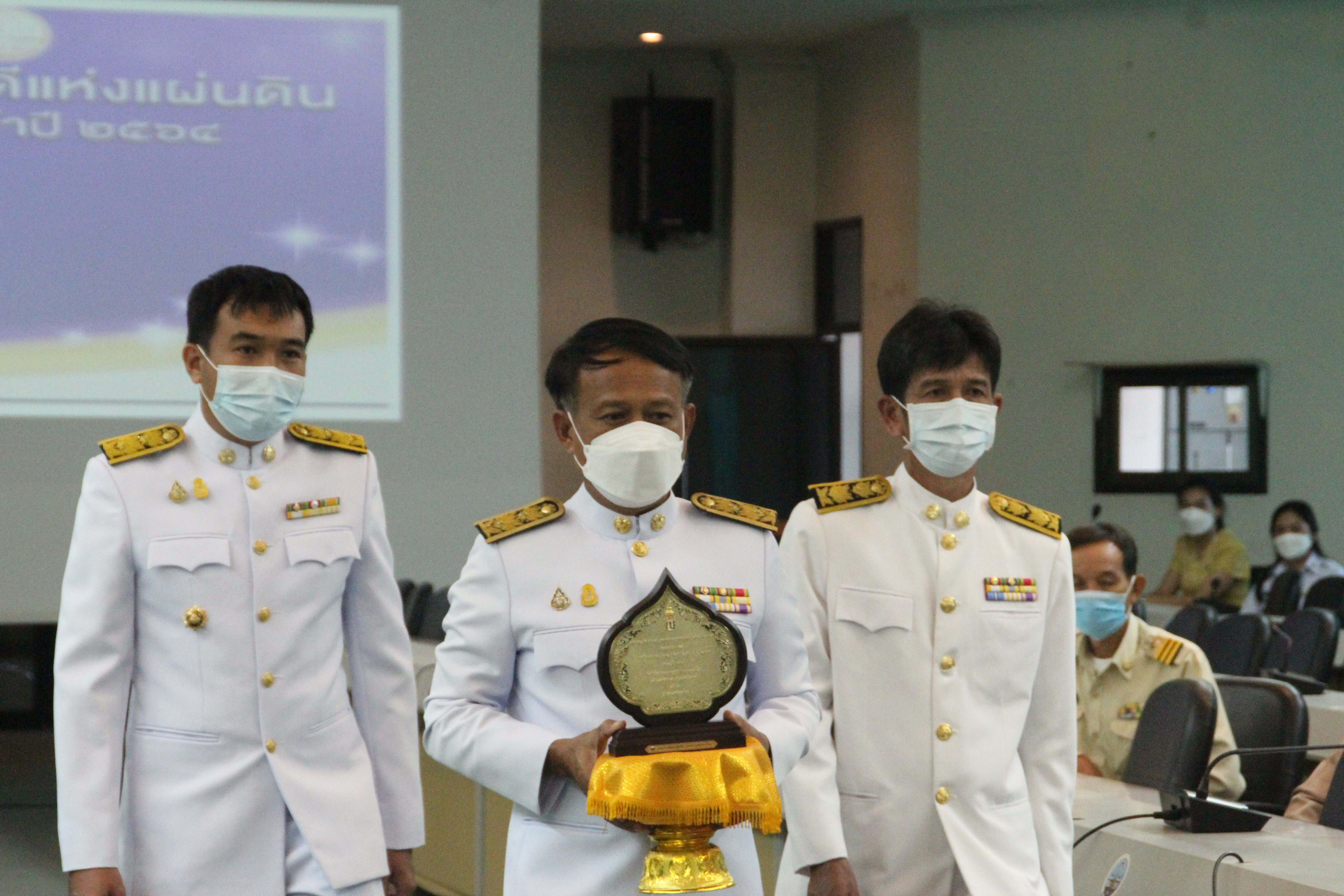 จังหวัดสกลนคร : จัดงานมหกรรมรวมพลังคนดีแห่งแผ่นดินและเชิดชูเกียรติกิจกรรมเครือข่ายพัฒนาชุมชนดีเด่น ประจำปี 2564