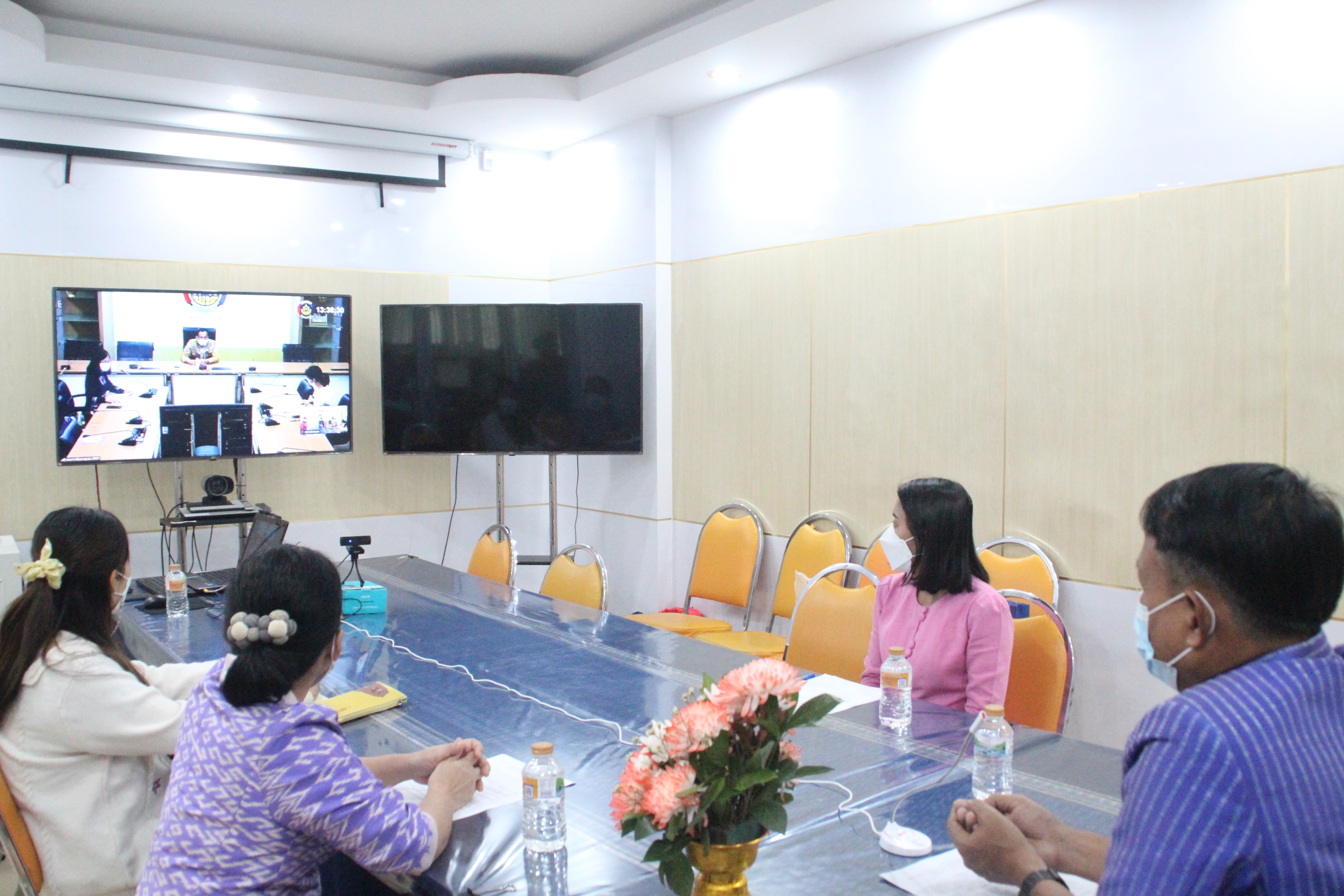 พช.สกลนคร : ร่วมประชุมติดตามการรายงานความก้าวหน้า และการรายงานฐานข้อมูล “โคก หนอง นา พัฒนาชุมชน”