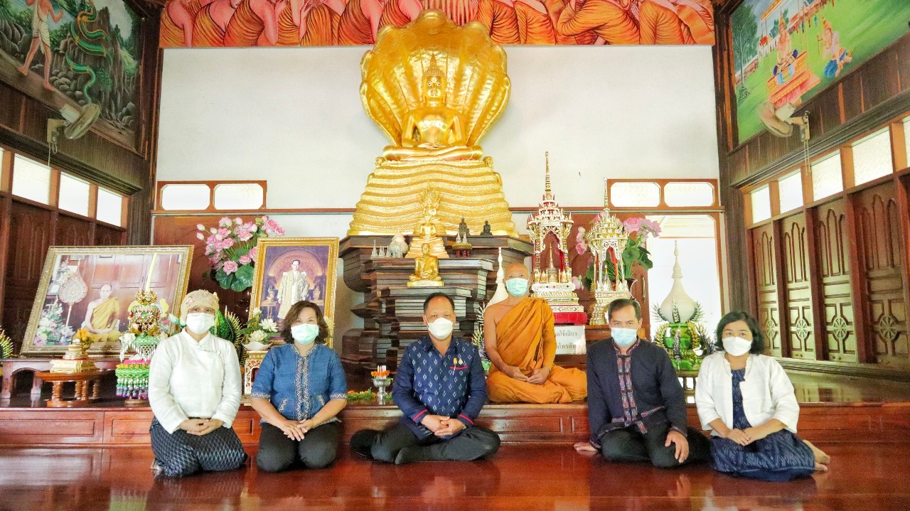 พช.สกลนคร : เข้ากราบนมัสการพระเกจิอาจารย์ประกอบพิธีเมตตาจารแผ่นเงิน แผ่นทองแดง และแผ่นทองเหลือง เพื่อเป็นสิริมงคลและนำไปใช้จัดสร้าง “พระพุทธพัฒนปชานาถ” เนื่องในโอกาส ครบรอบ 60 ปี แห่งการสถาปนา กรมการพัฒนาชุมชน