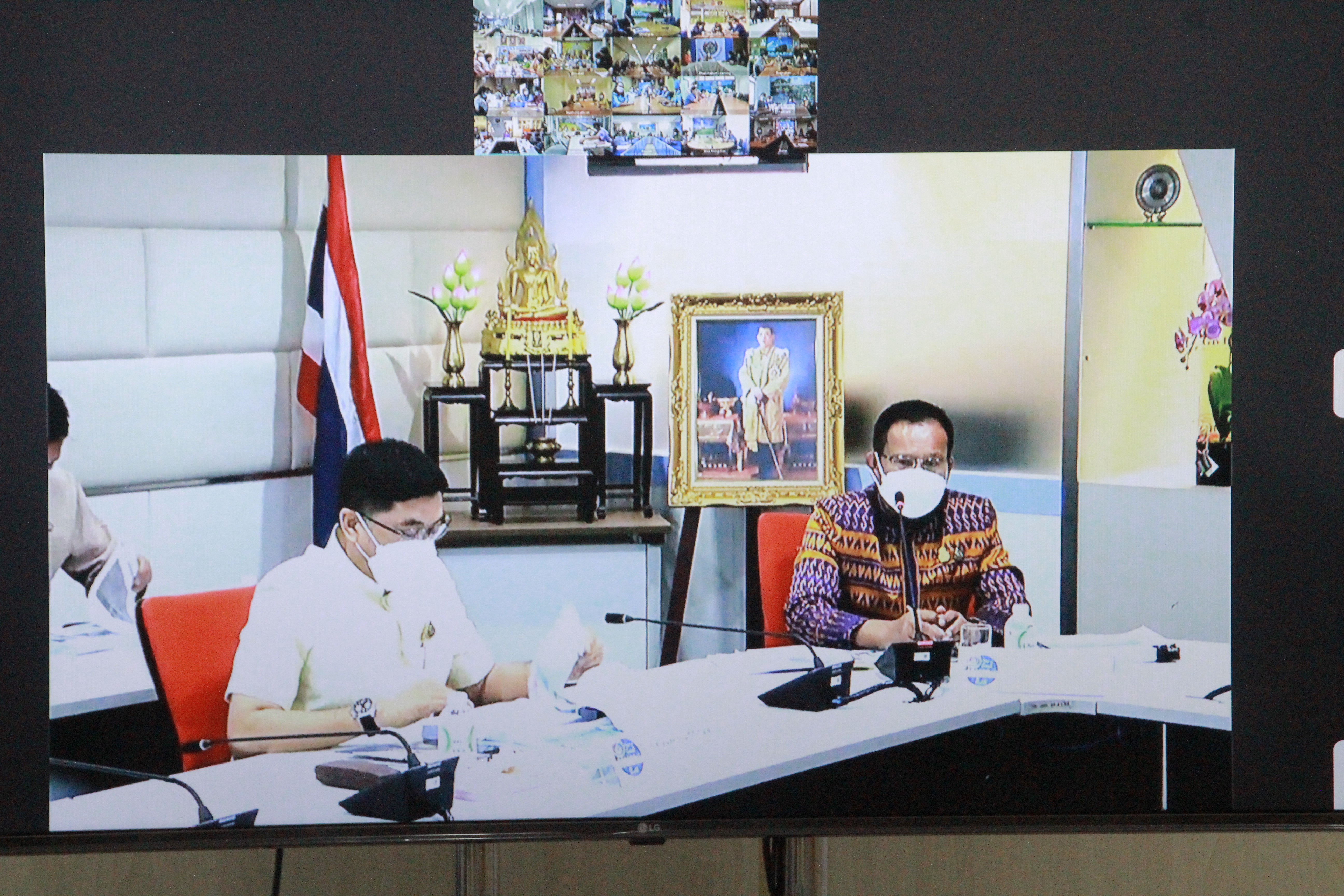 พช.สกลนคร : ร่วมประชุมมอบนโยบายและแนวทางการดำเนินงานพัฒนาชุมชน ปีงบประมาณ 2565