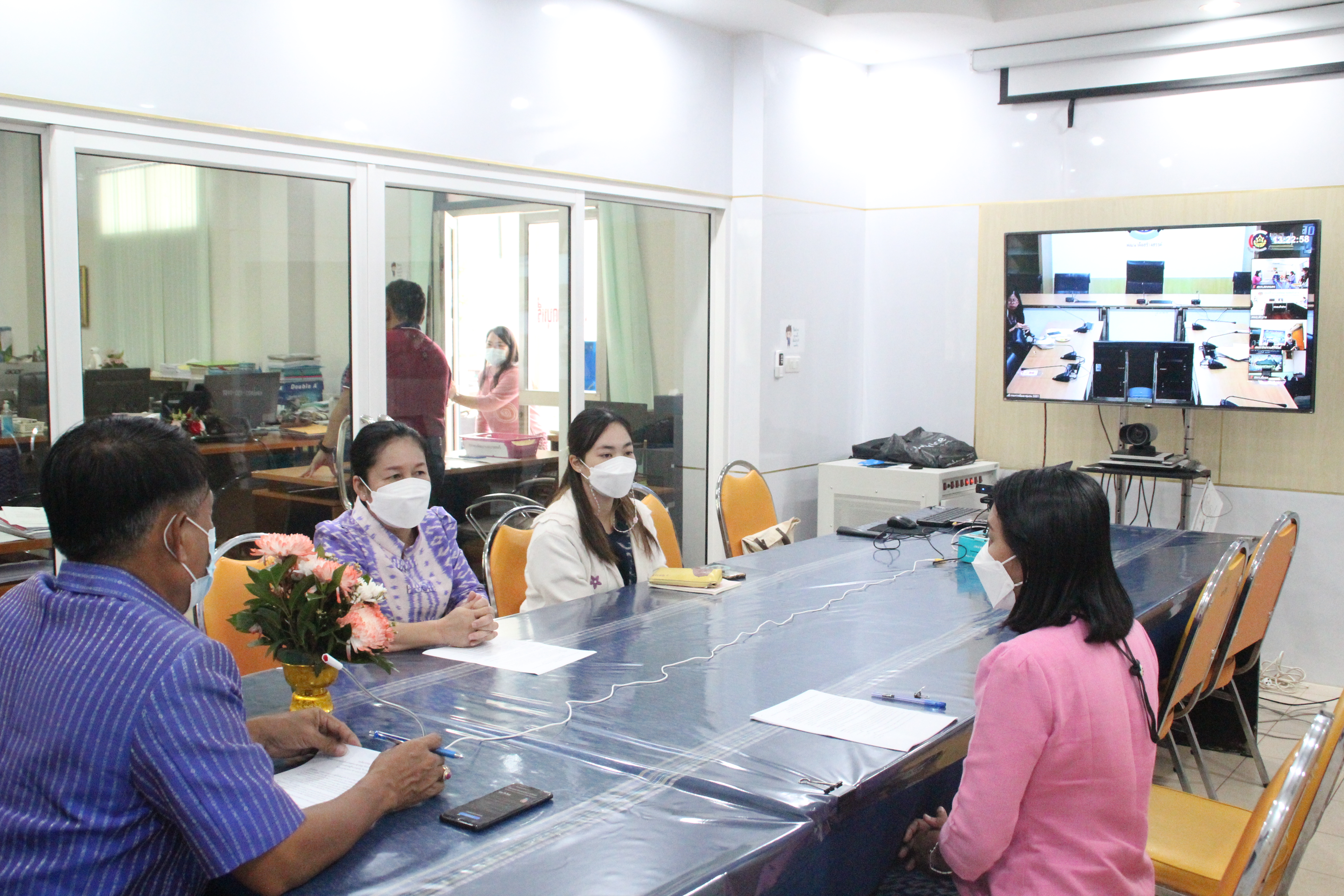 พช.สกลนคร : ร่วมประชุมติดตามการรายงานความก้าวหน้า และการรายงานฐานข้อมูล “โคก หนอง นา พัฒนาชุมชน”