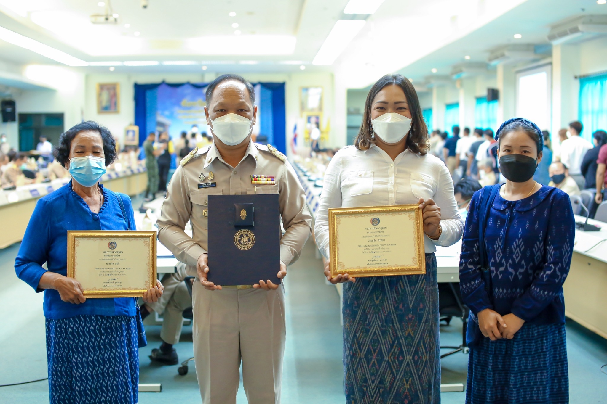 พจ.สกลนคร : ร่วมพิธีรับมอบเครื่องหมาย “รักษาดินแดนยิ่งชีพ” และร่วมประชุมกรมการจังหวัด