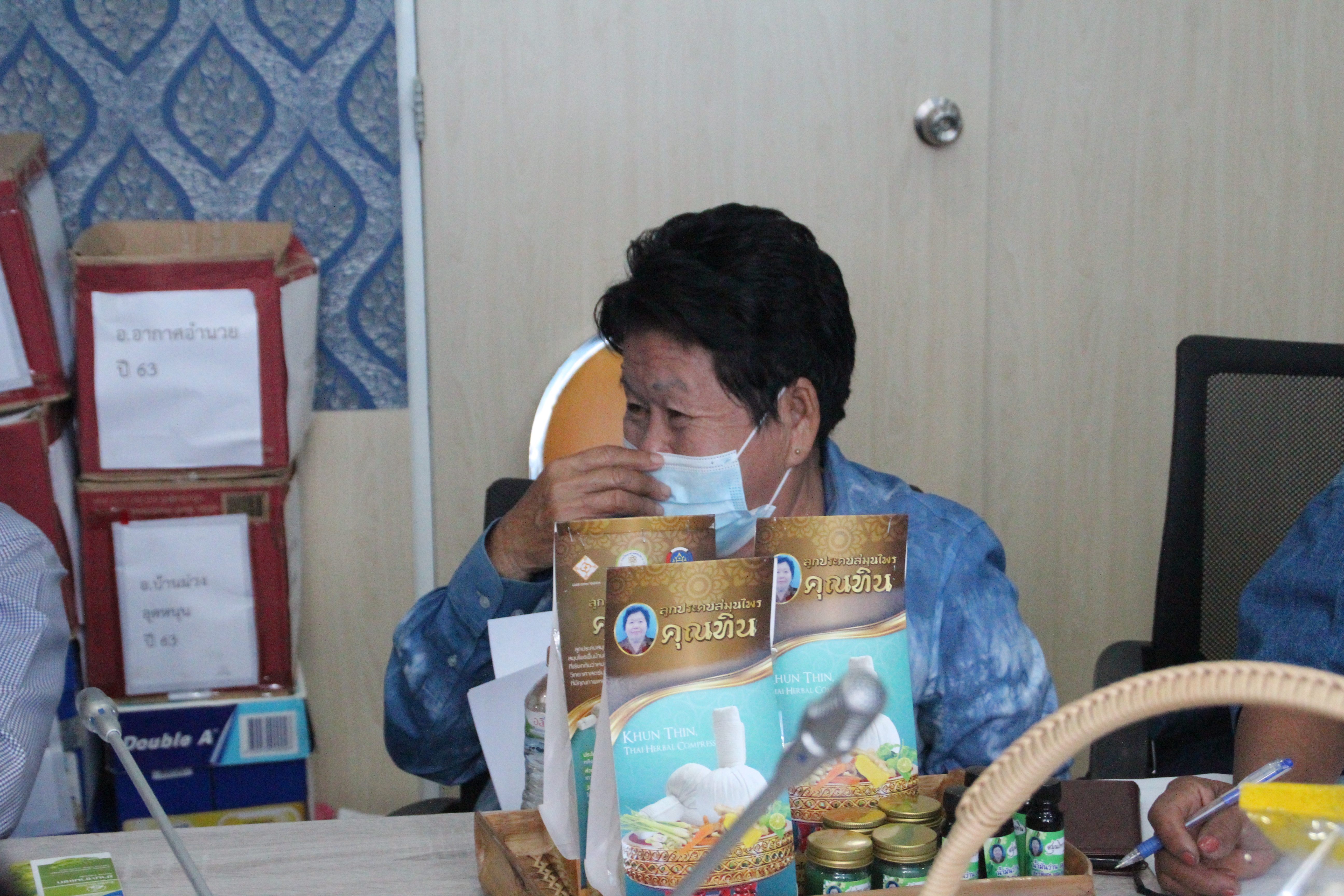พช.สกลนคร : ดำเนินโครงการพัฒนาผลิตภัณฑ์ OTOP ไทย สู้ภัย COVID -19