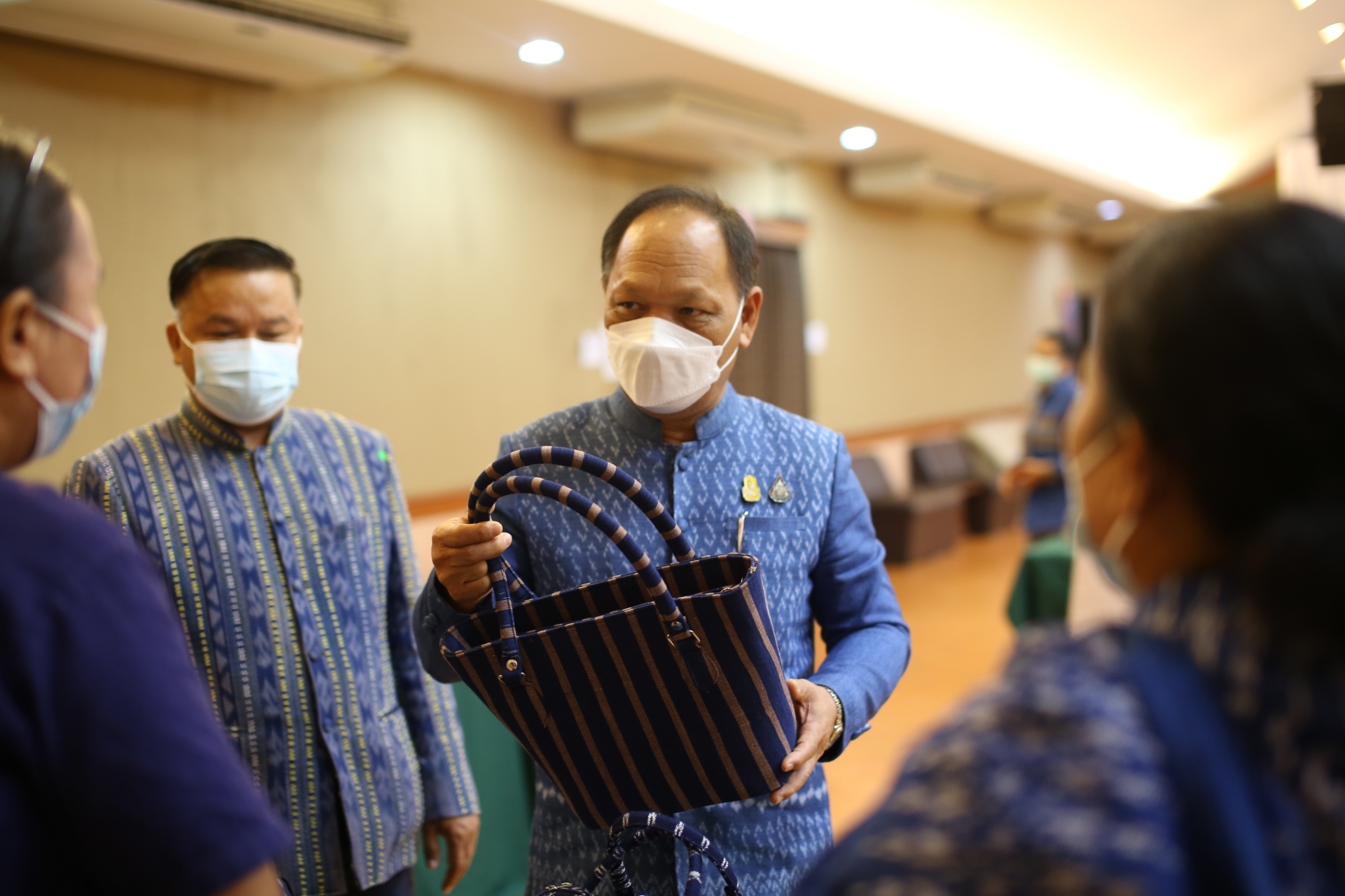 พจ.สกลนคร : เปิดโครงการยกระดับและส่งเสริมการผลิตและจำหน่ายผลิตภัณฑ์ชุมชนกลุ่มจังหวัด รุ่นที่ 2