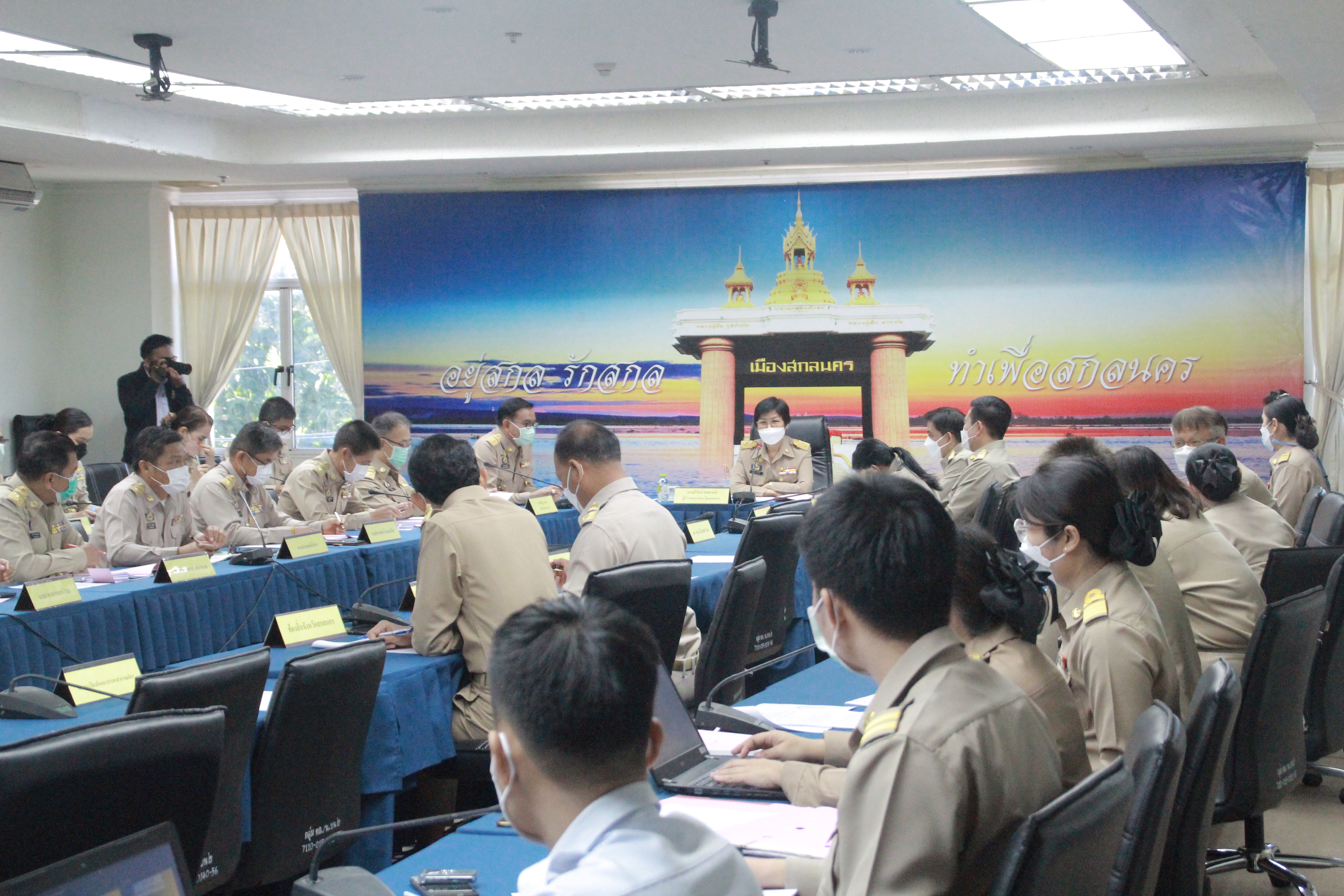 พจ.สกลนคร :  ร่วมประชุมหน่วยงานสังกัดกระทรวงมหาดไทยและนายอำเภอ