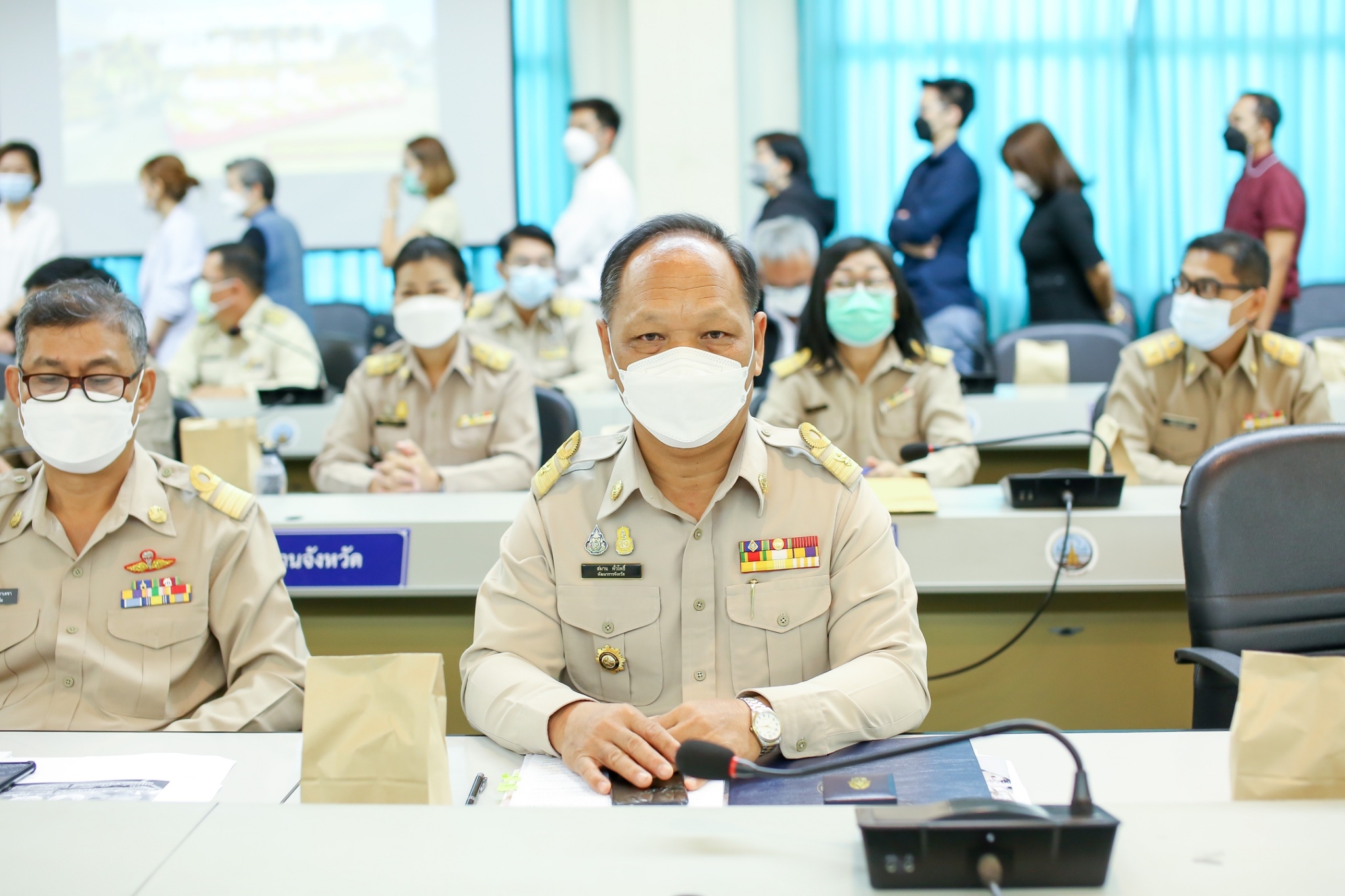 พจ.สกลนคร : ร่วมพิธีรับมอบเครื่องหมาย “รักษาดินแดนยิ่งชีพ” และร่วมประชุมกรมการจังหวัด
