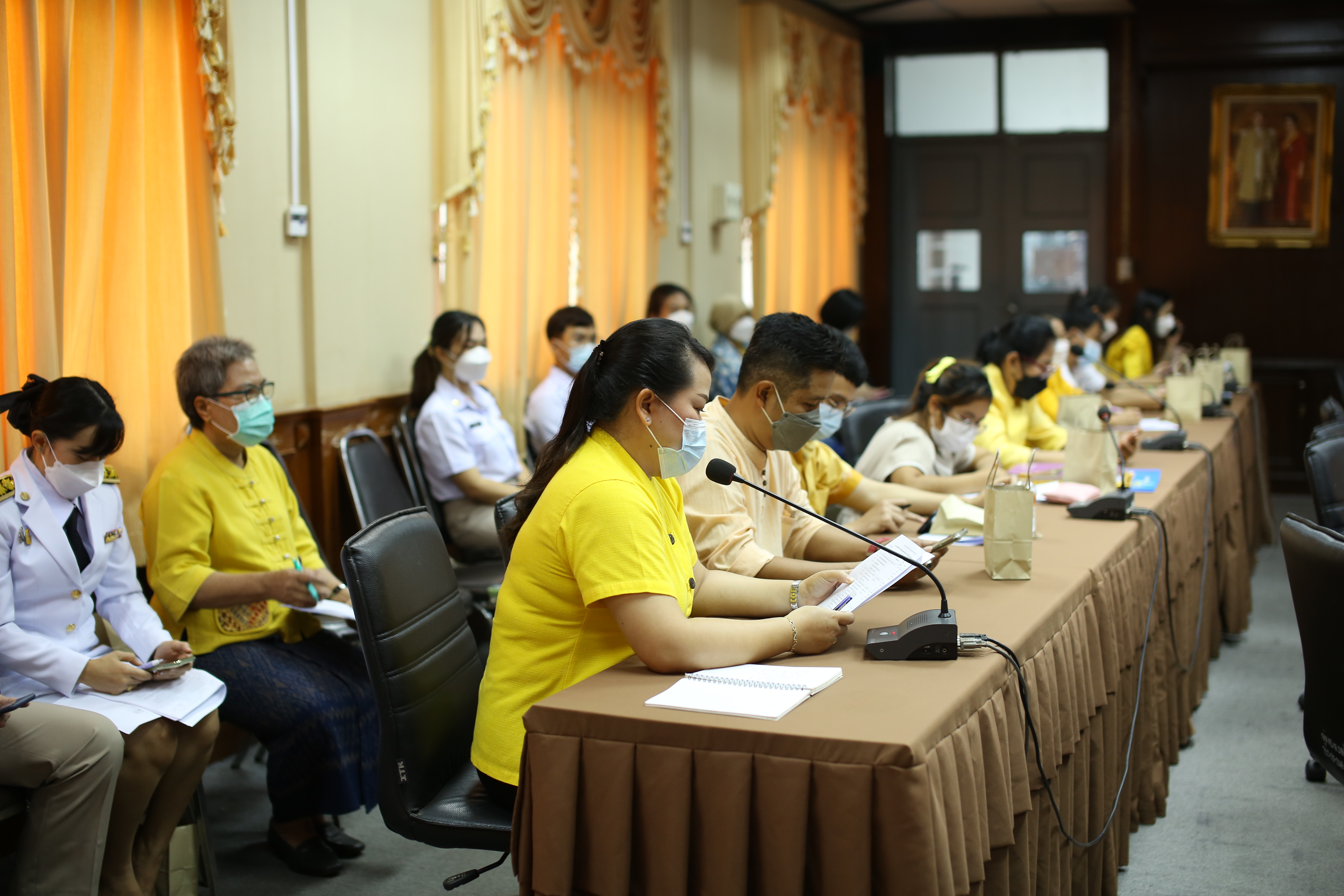 พช.สกลนคร : มอบลายผ้าบาติกพระราชทาน พร้อมทั้งประชุมผู้บริหารและนักวิชาการพัฒนาชุมชนจังหวัดสกลนคร ครั้งที่ 9/2564