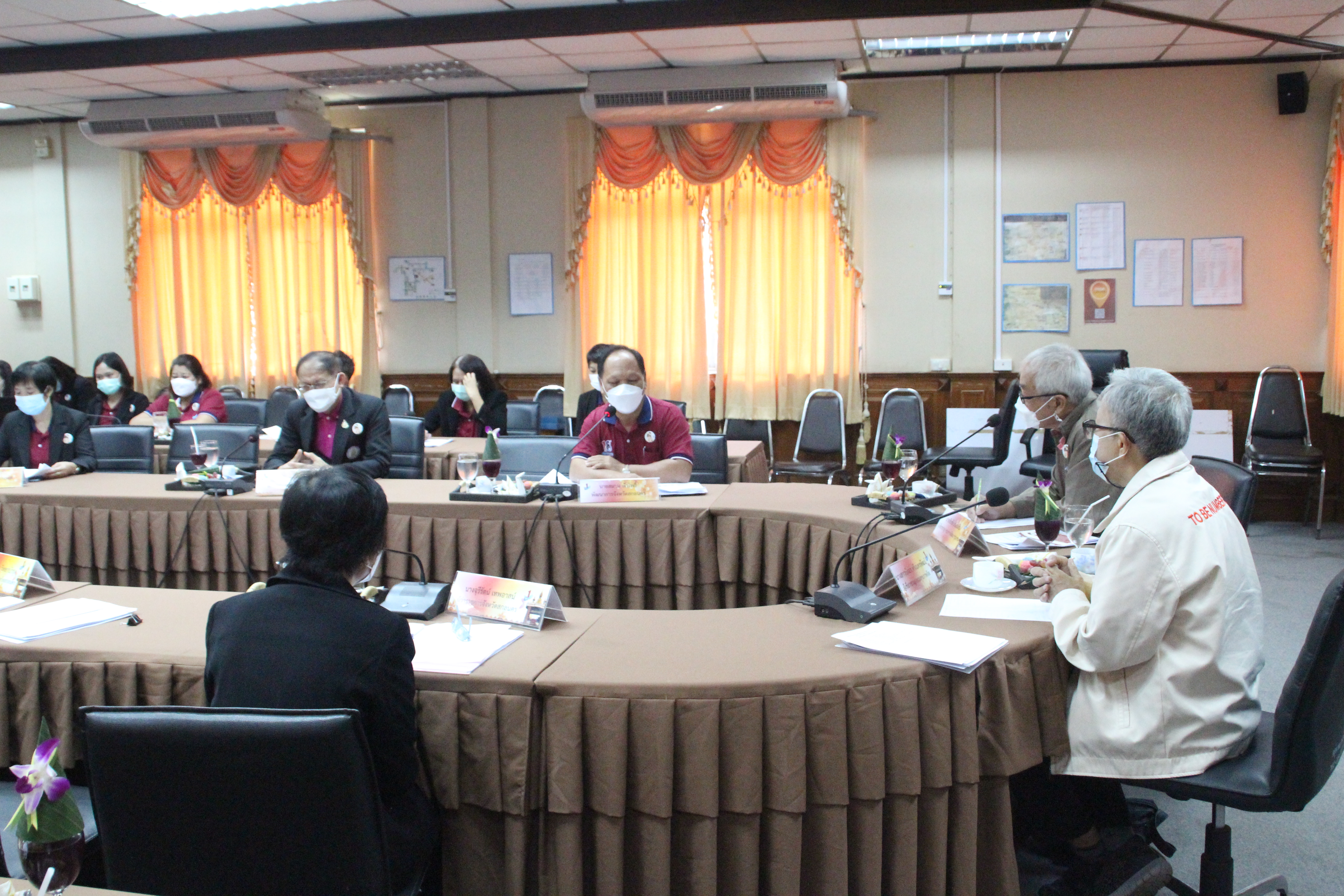 พจ.สกลนคร : ร่วมประชุมติดตามประเมินผลการดำเนินงานจังหวัด TO BE NUMBER ONE