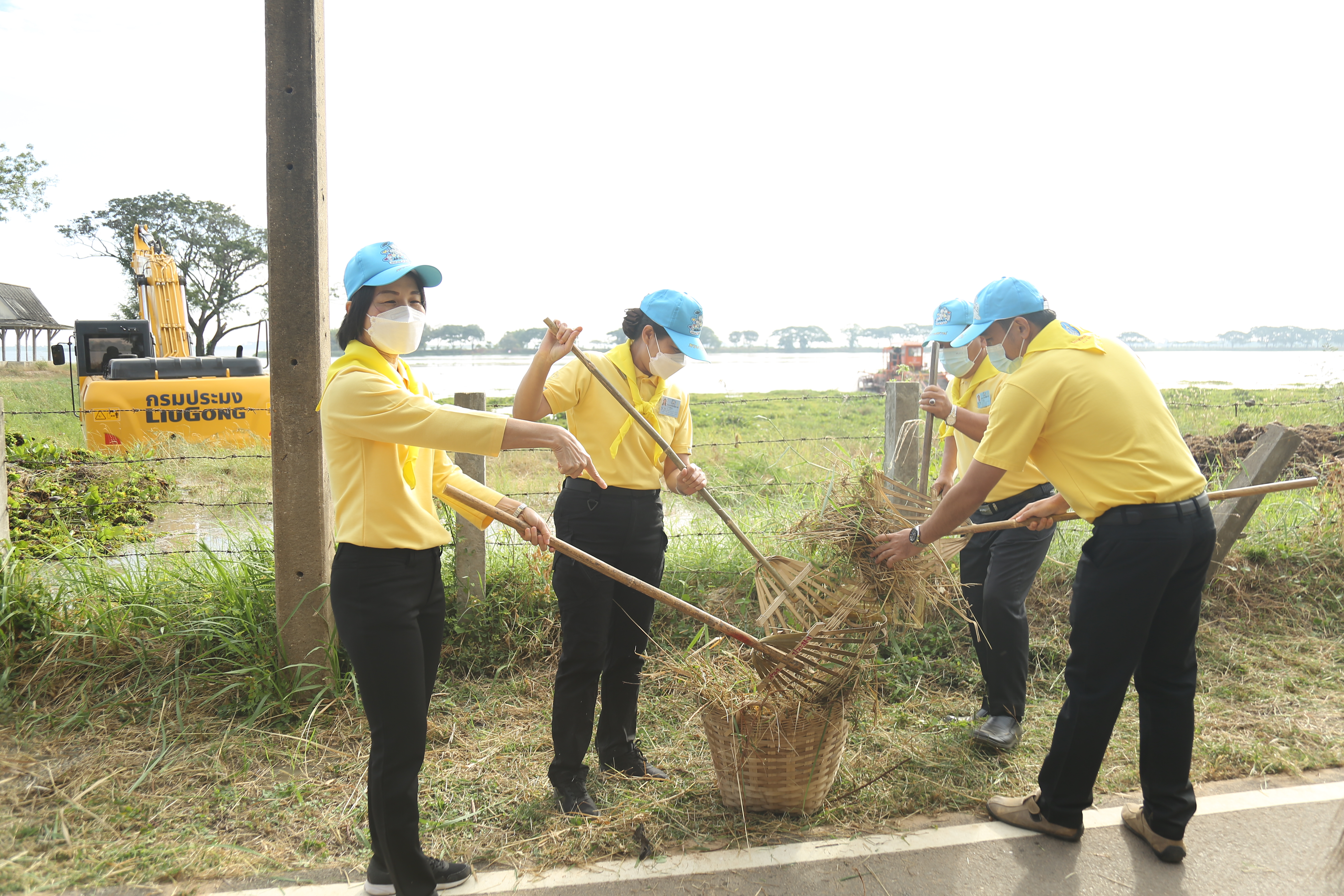 พช.สกลนคร : ผู้ว่าฯ จุรีรัตน์ นำจิตอาสาขับเคลื่อนโครงการ “ชาวสกลนคร รักหนองหาร”