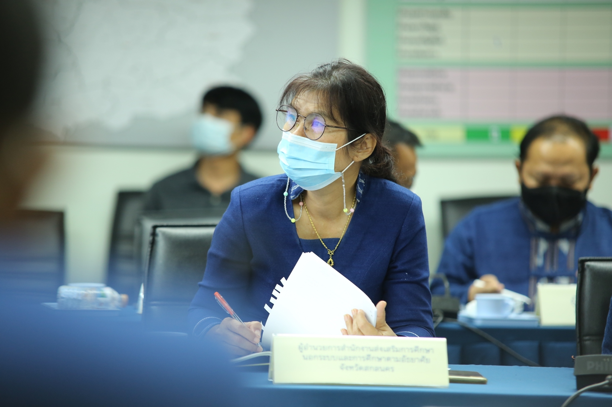 พช.สกลนคร : ร่วมประชุมขับเคลื่อนการขจัดความยากจนและพัฒนาคนทุกช่วงวัยอย่างยั่งยืน ตามหลักปรัชญาของเศรษฐกิจพอเพียง ผ่านระบบวีดีทัศน์ทางไกล (VCS)