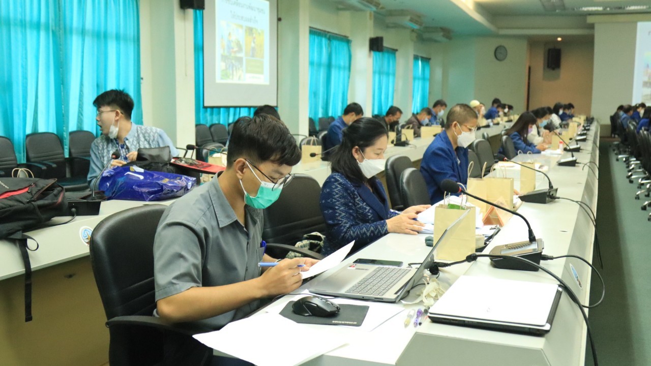 พช. สกลนคร : รองฯ วิฑูรย์ มอบนโยบายขับเคลื่อนยุทธศาสตร์จังหวัดสกลนครเชื่อมโยงงานพัฒนาชุมชน