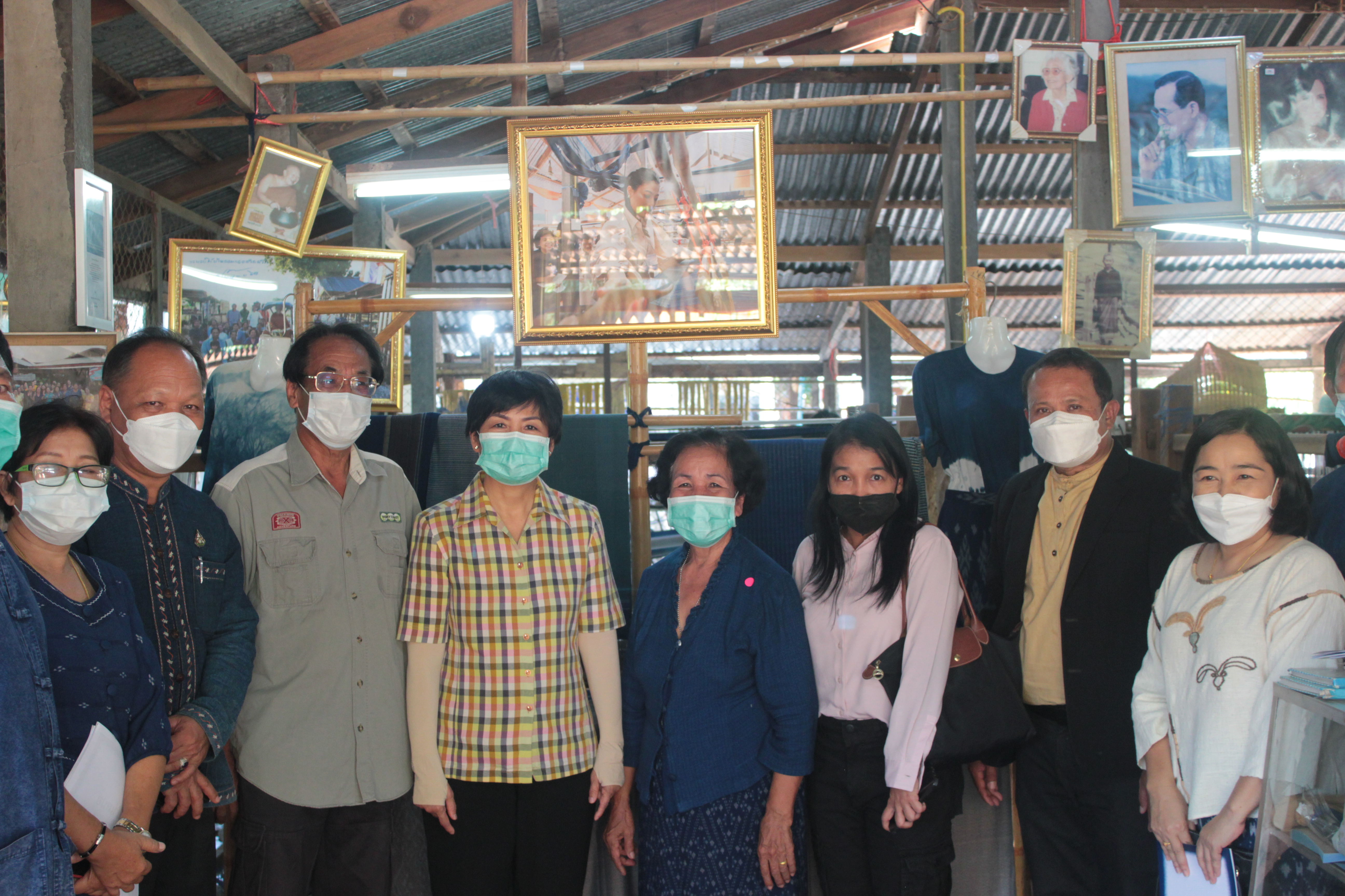 พช.สกลนคร : ผู้ว่าฯ จุรีรัตน์ ลงพื้นที่เยี่ยมชมกิจกรรมงานพัฒนาชุมชน
