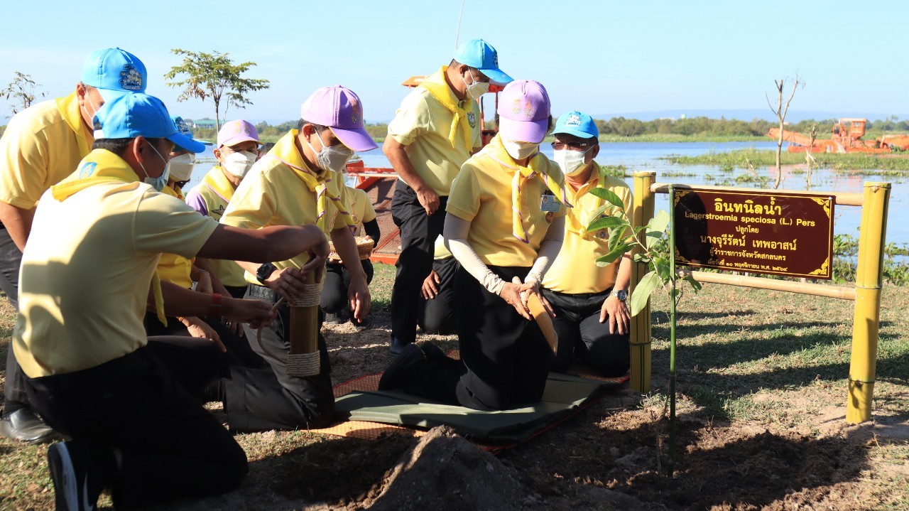 พช.สกลนคร : ผู้ว่าฯ จุรีรัตน์ พาขับเคลื่อนโครงการ “ชาวสกลนคร รักหนองหาร”