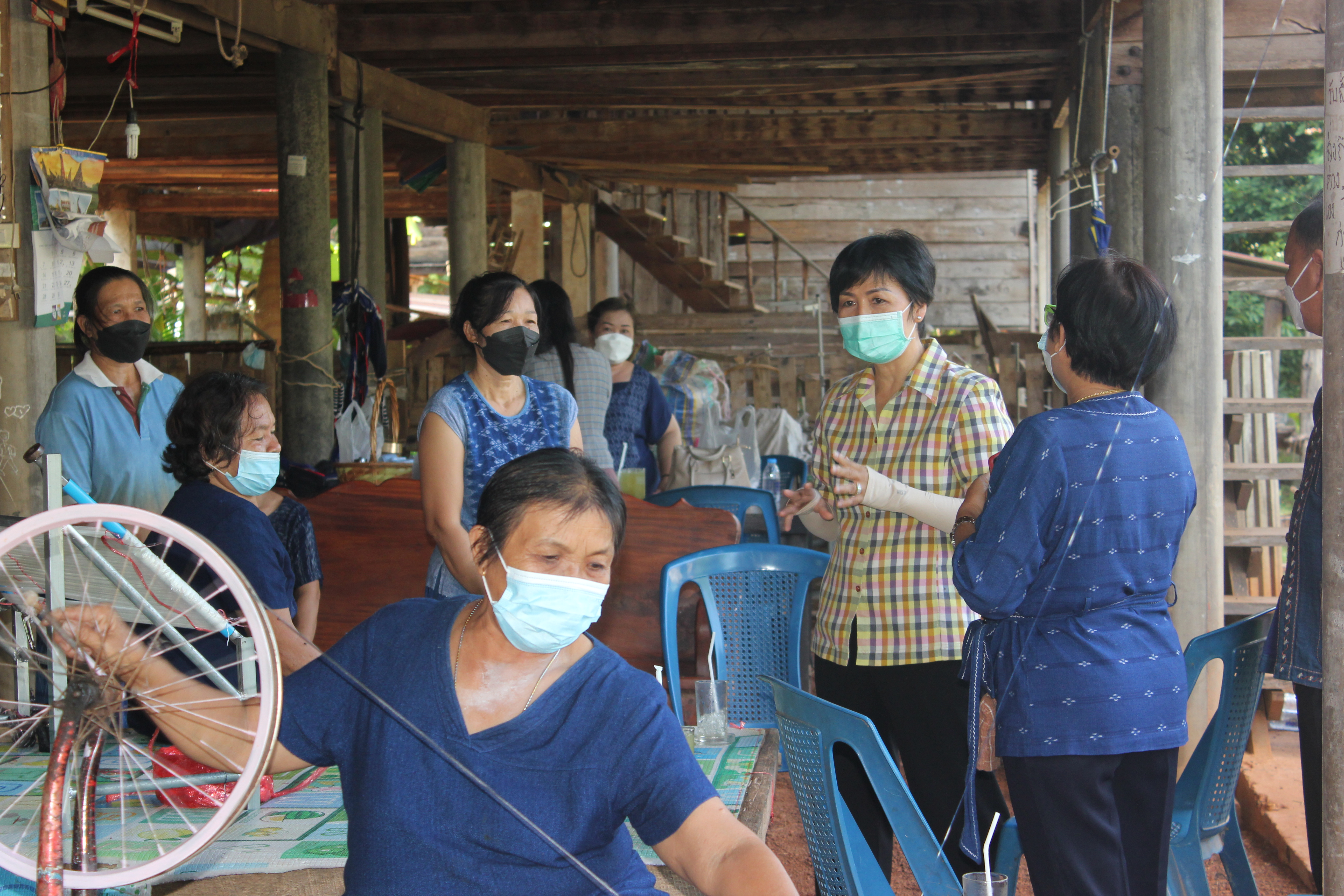 พช.สกลนคร : ผู้ว่าฯ จุรีรัตน์ ลงพื้นที่เยี่ยมชมกิจกรรมงานพัฒนาชุมชน
