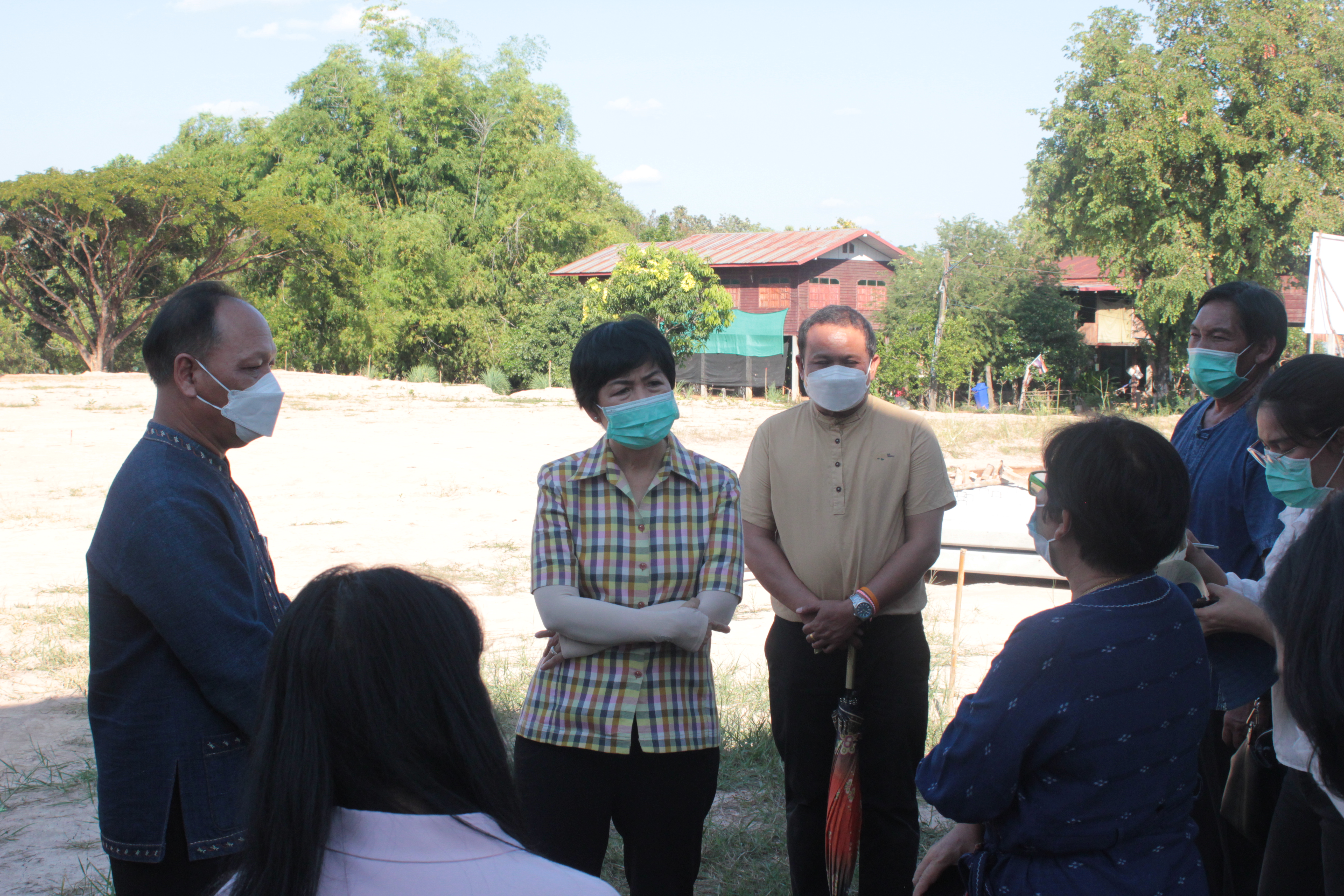พช.สกลนคร : ผู้ว่าฯ จุรีรัตน์ ลงพื้นที่เยี่ยมชมกิจกรรมงานพัฒนาชุมชน