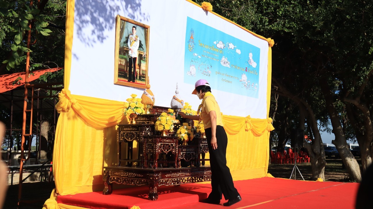 พช.สกลนคร : ผู้ว่าฯ จุรีรัตน์ พาขับเคลื่อนโครงการ “ชาวสกลนคร รักหนองหาร”