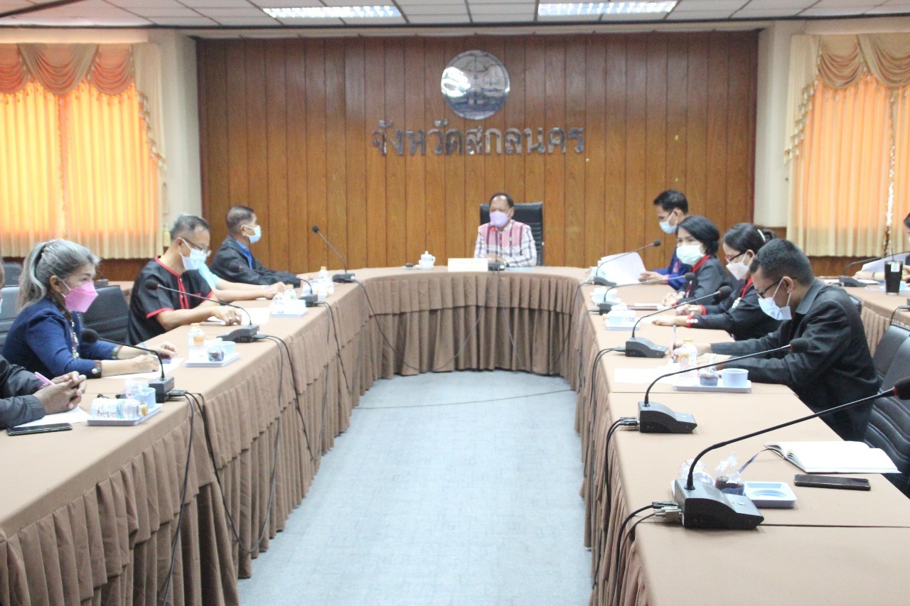 พช.สกลนคร : ประชุมเตรียมความพร้อมการดำเนินงานทอดผ้าป่ากองทุนแม่ฯ ปี 64