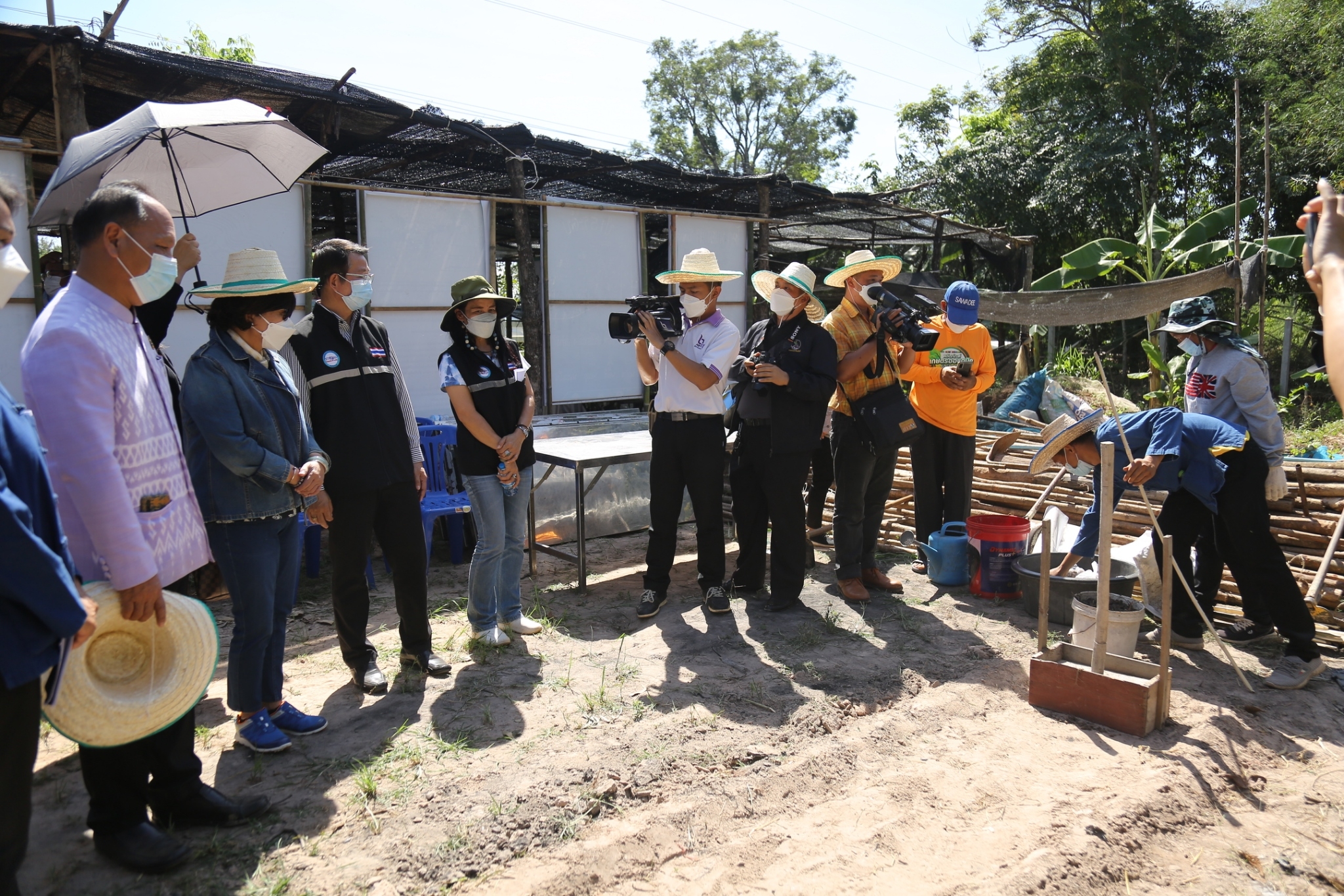 พช.สกลนคร : ที่ปรึกษาประธาน ป.ป.ช. ลงพื้นที่สังเกตการณ์ “โคก หนอง นา โมเดล”