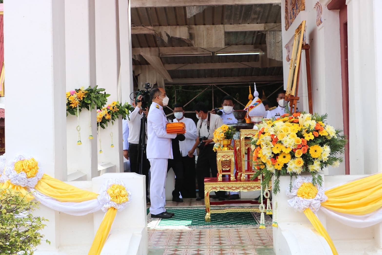 พช. สกลนคร : ร่วมทอดกฐินพระราชทาน กรมการพัฒนาชุมชน