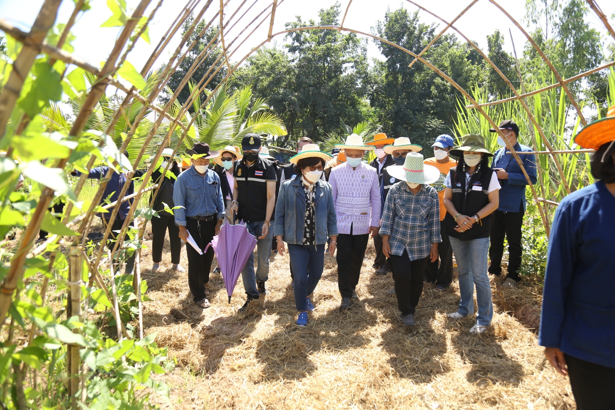 พช.สกลนคร : ที่ปรึกษาประธาน ป.ป.ช. ลงพื้นที่สังเกตการณ์ “โคก หนอง นา โมเดล”