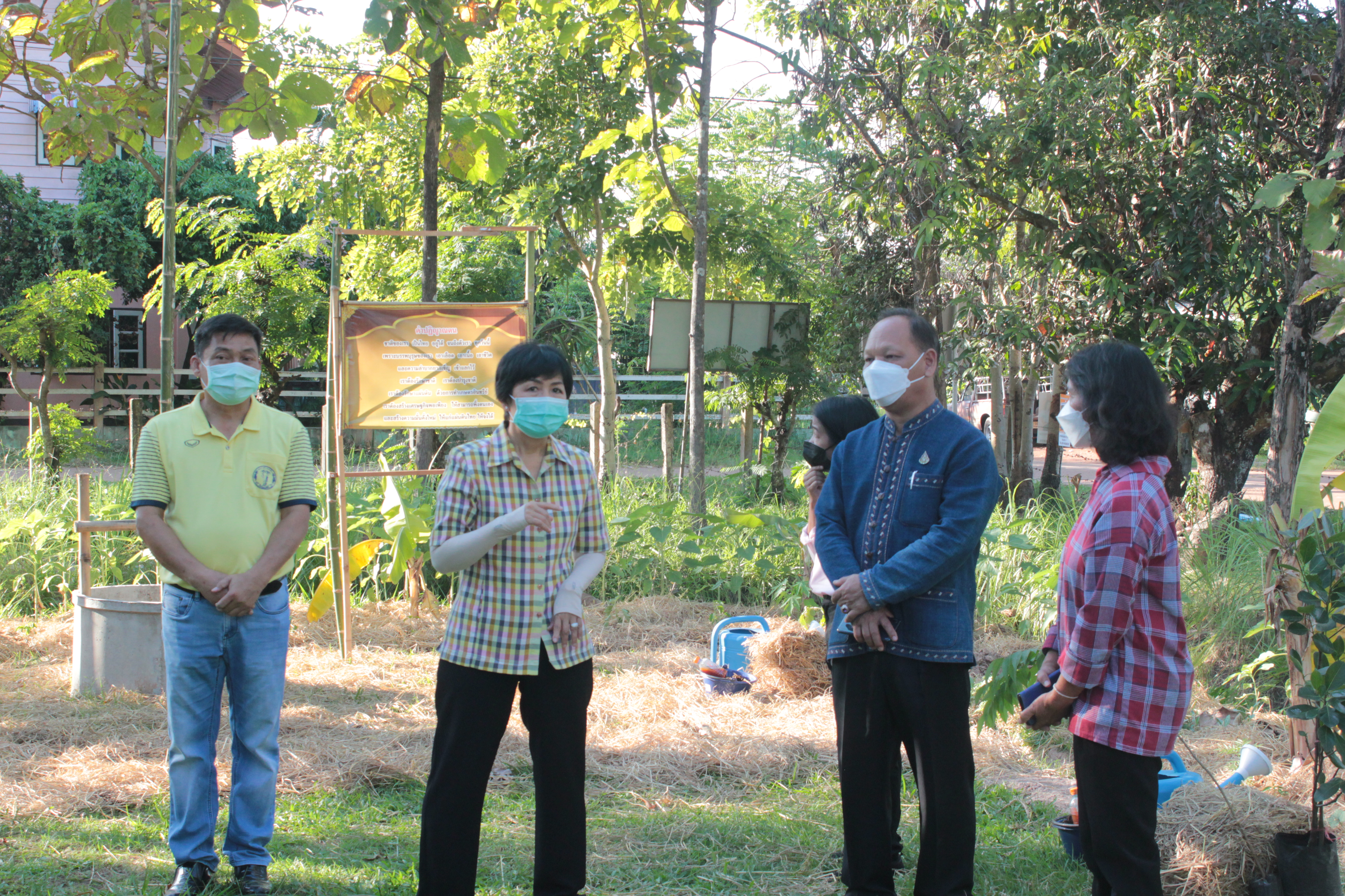 พช.สกลนคร : ผู้ว่าฯ จุรีรัตน์ ลงพื้นที่เยี่ยมชมกิจกรรมงานพัฒนาชุมชน