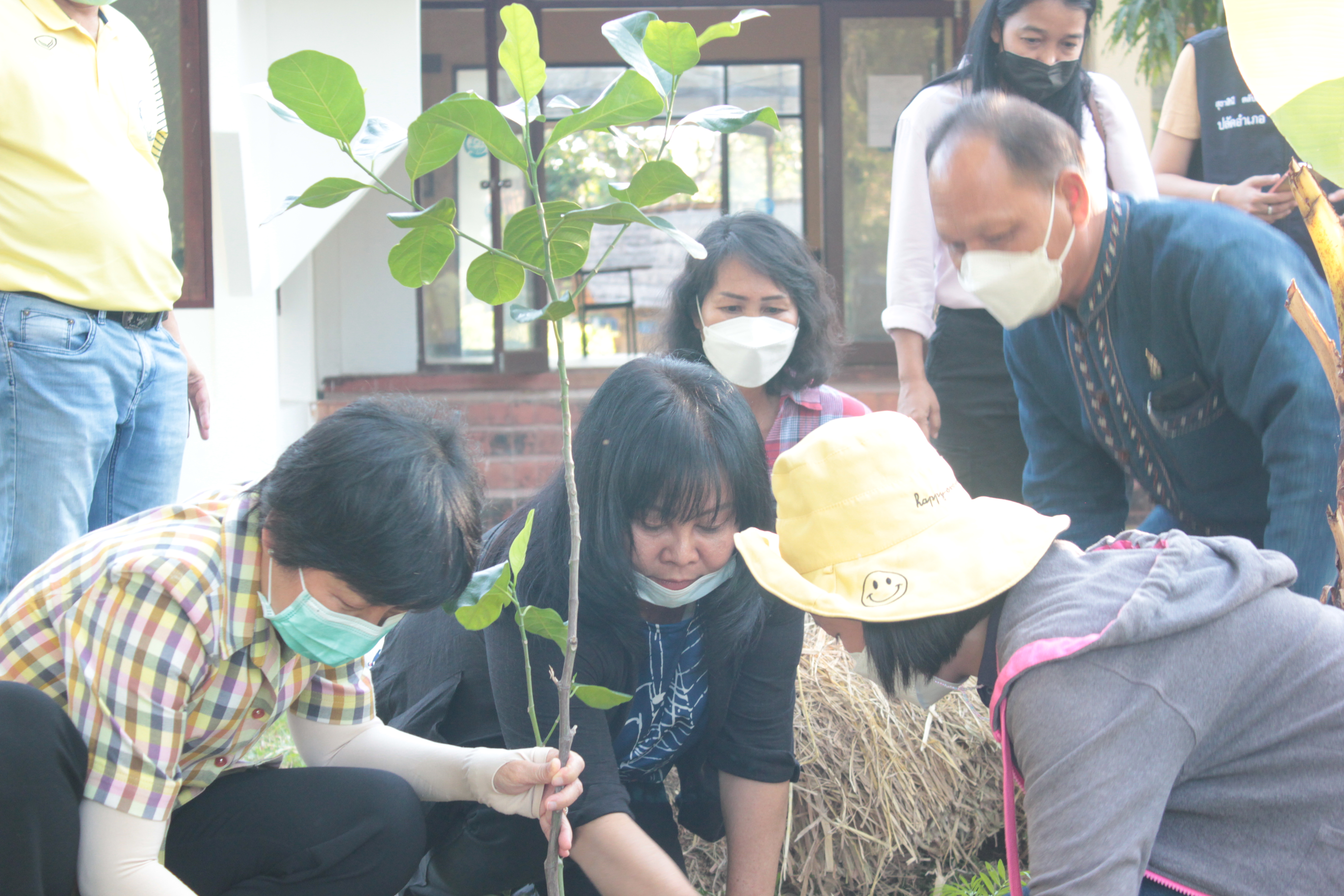 พช.สกลนคร : ผู้ว่าฯ จุรีรัตน์ ลงพื้นที่เยี่ยมชมกิจกรรมงานพัฒนาชุมชน