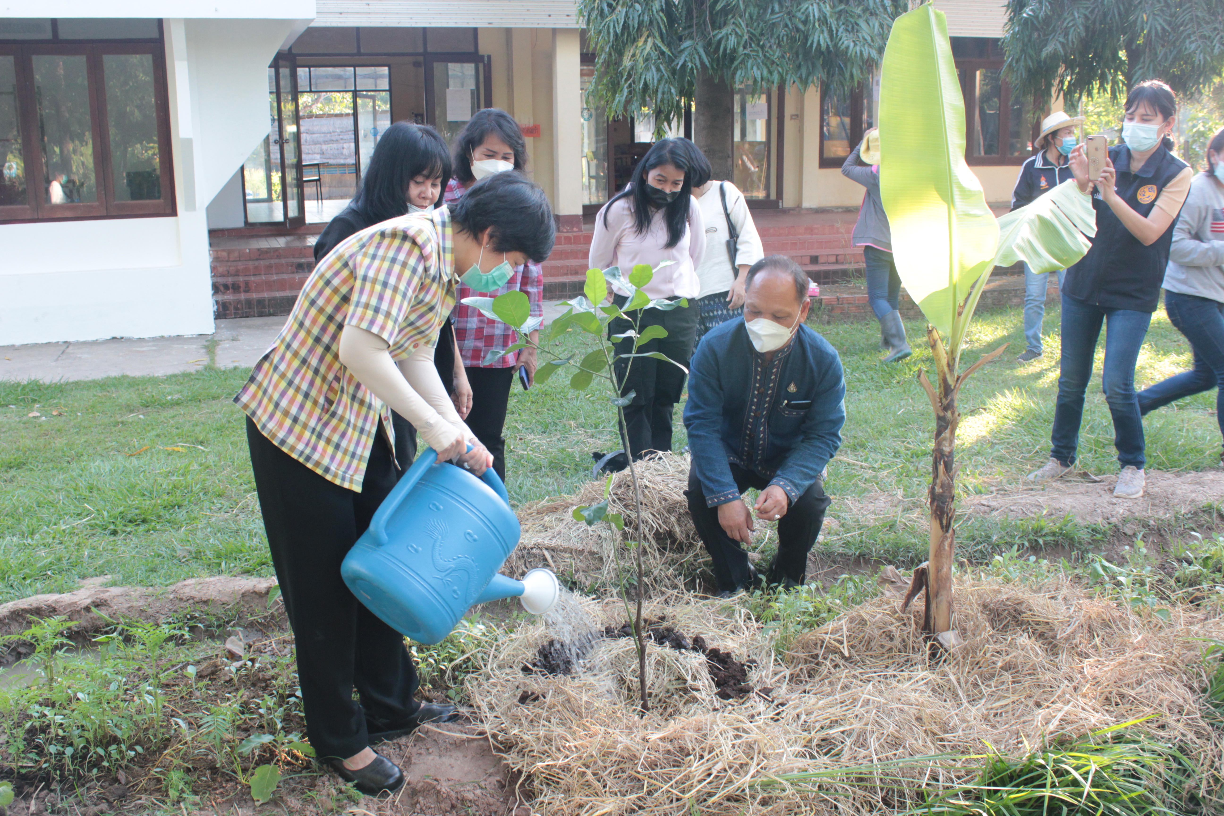 พช.สกลนคร : ผู้ว่าฯ จุรีรัตน์ ลงพื้นที่เยี่ยมชมกิจกรรมงานพัฒนาชุมชน